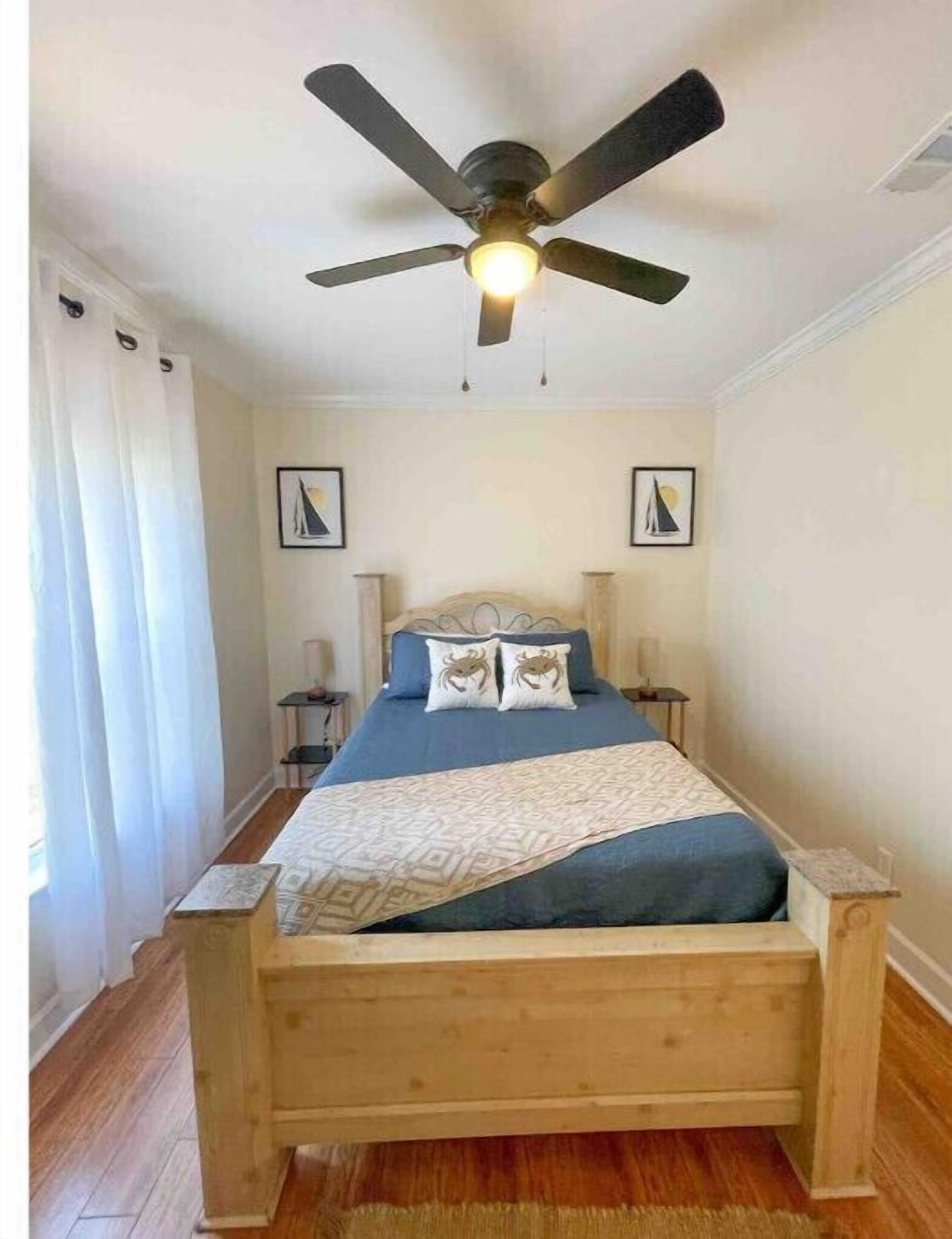 Boho Bungalow! With pool, patio, 10 miles from the beach. Near OWA & Sportsplex.