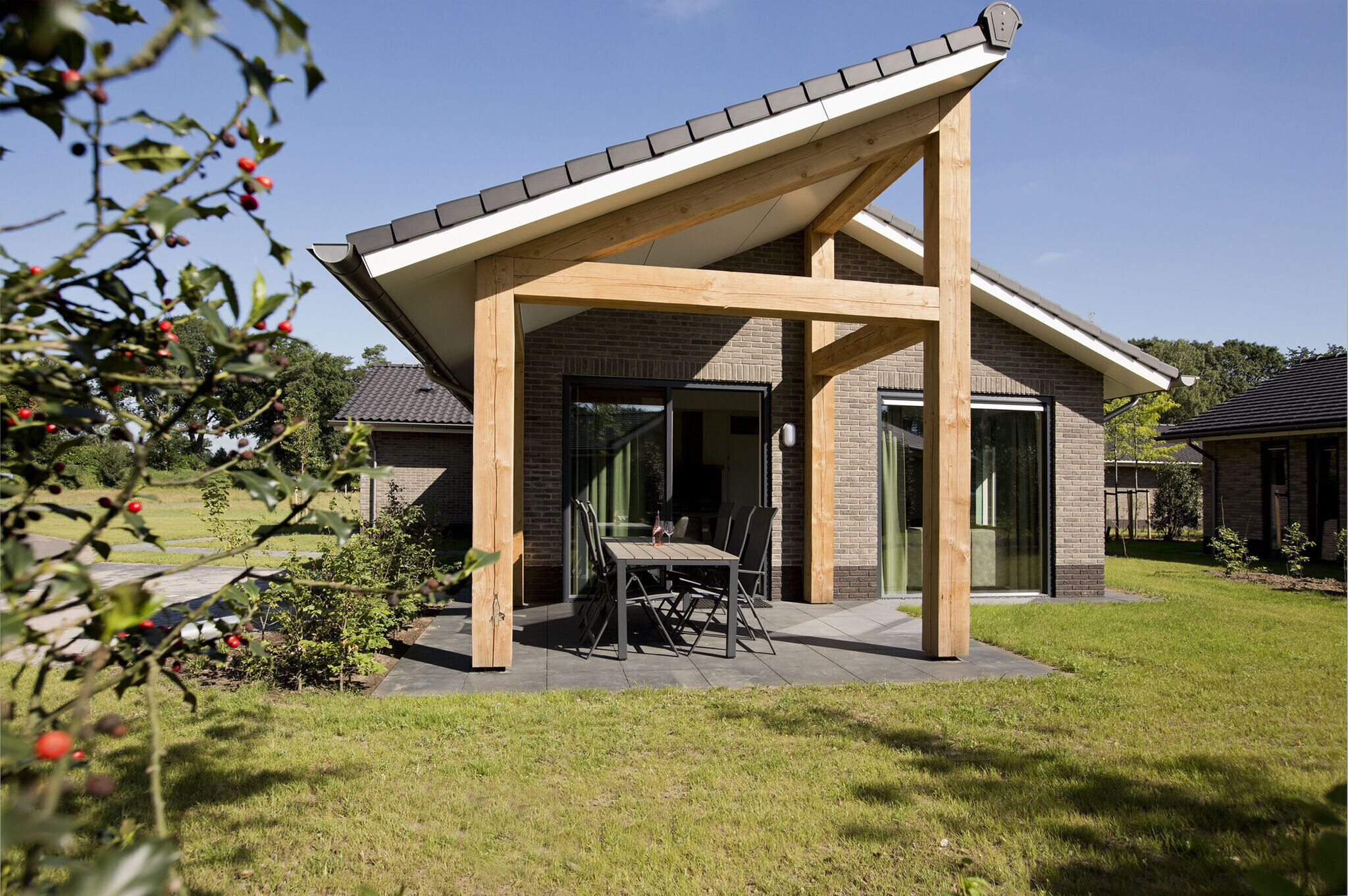 Attractive bungalow with a covered terrace