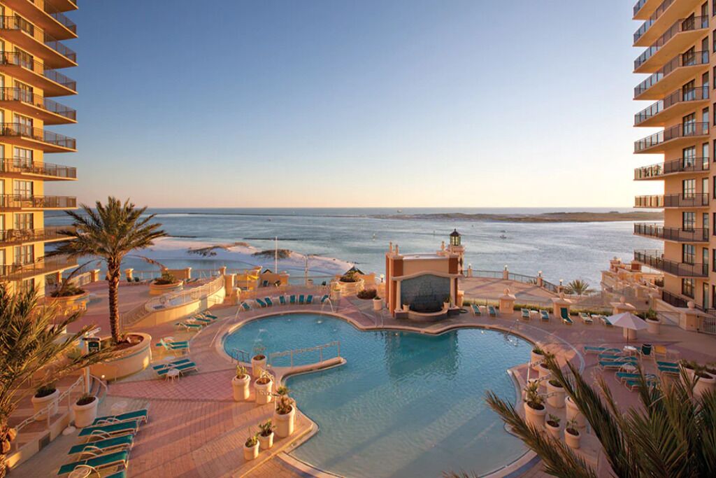 3 Bedroom Plus Condo, Pool View, at Emerald Grande, Destin Beach!!