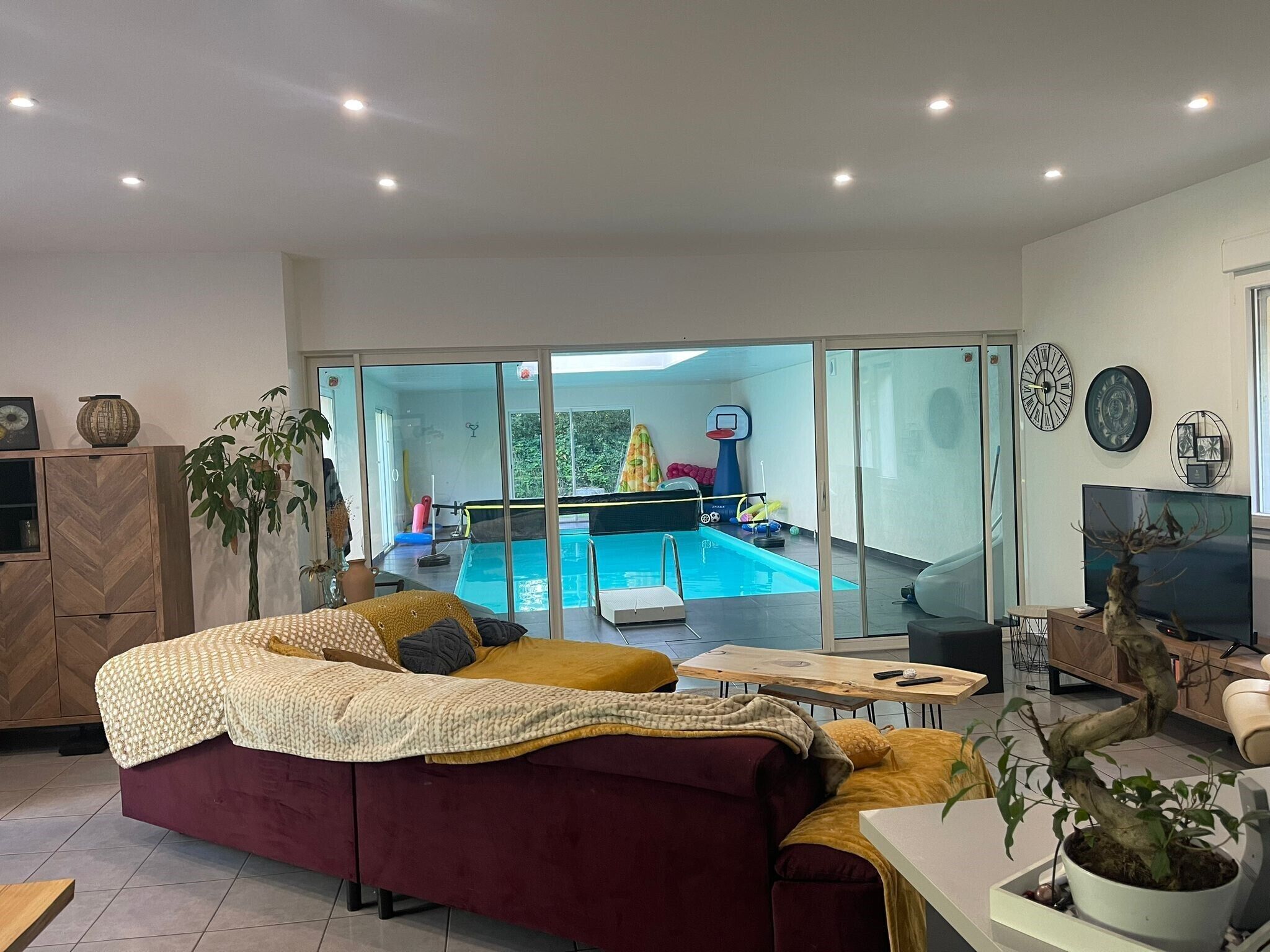 Chambre Dans une Maison Avec Piscine au Calme D'irvillac