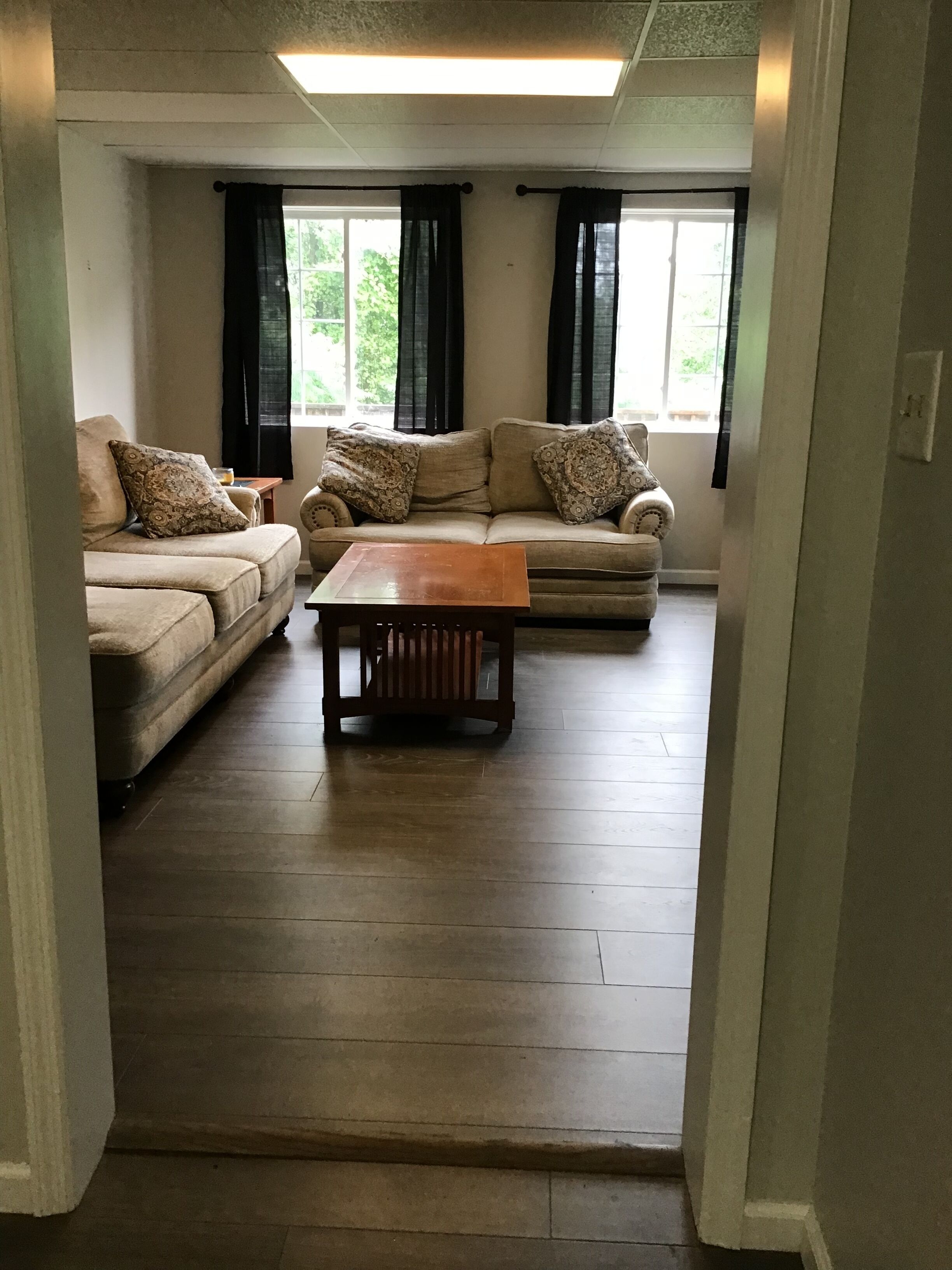 Short term vacation, Belmont,  Saratoga race track, 2 bed, 1 bath apartment. 