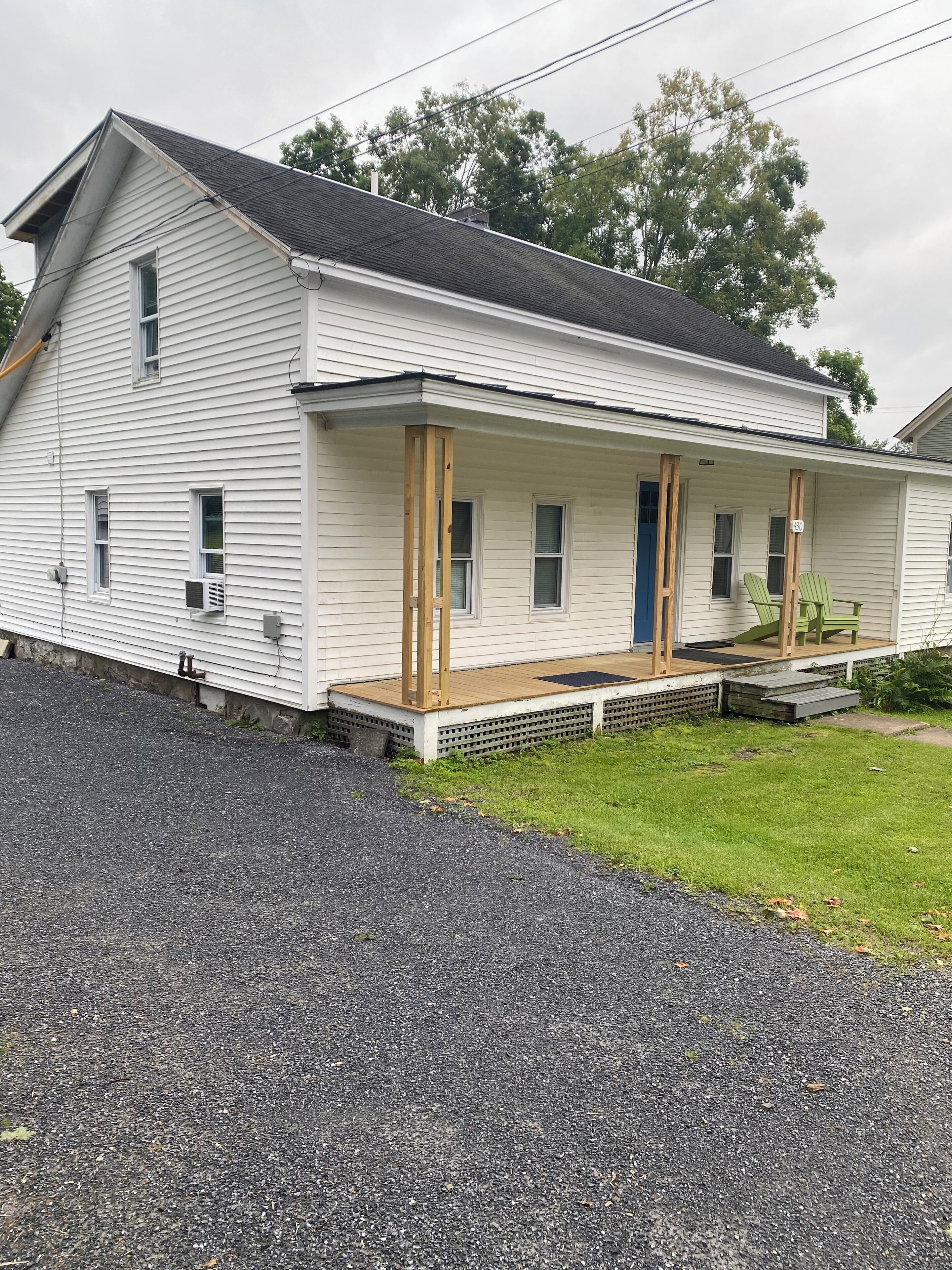 Newly renovated East Middlebury Apartment miles from Middlebury College