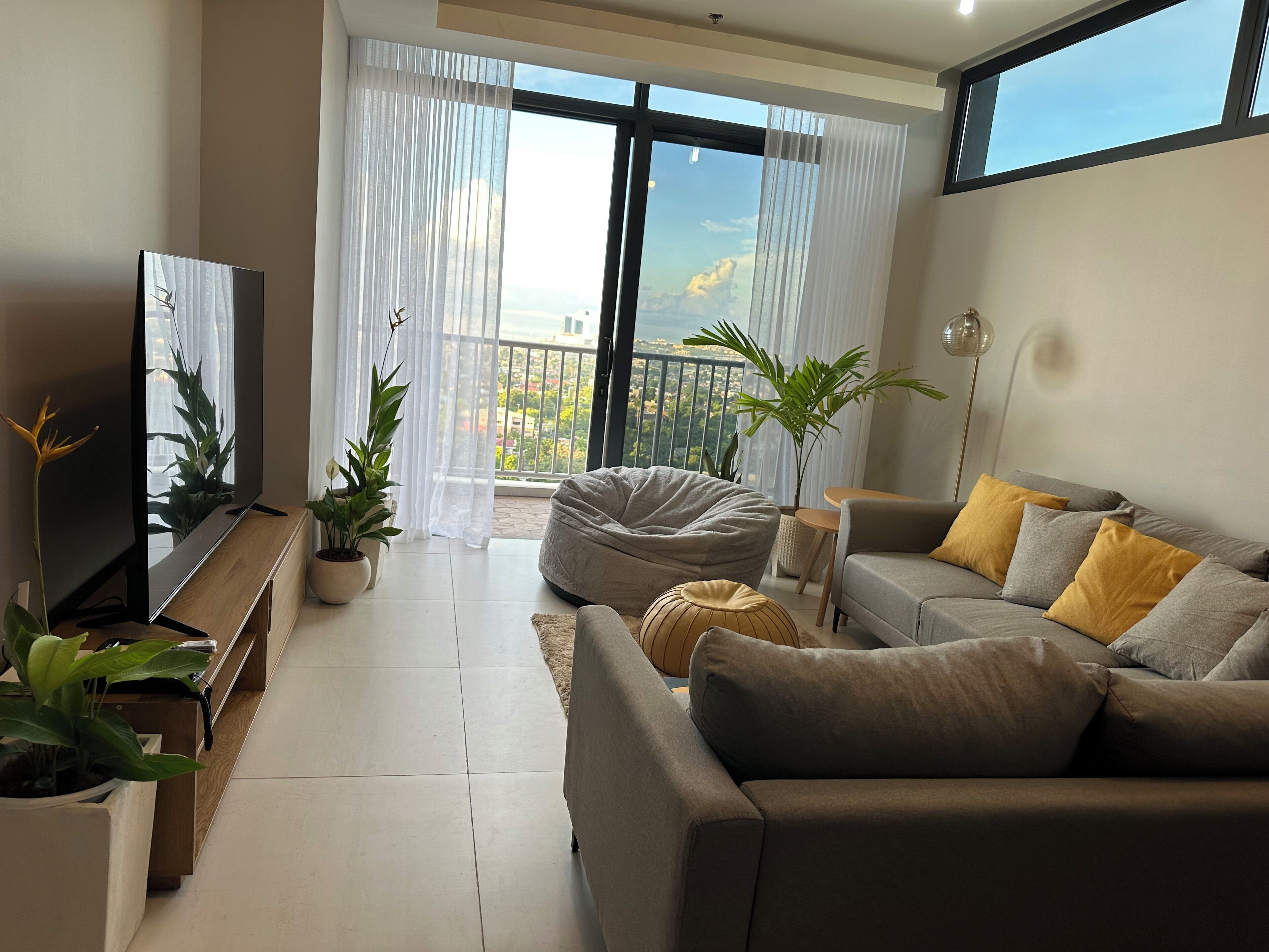 Spacious Penthouse in Cebu City w/ Stellar Views