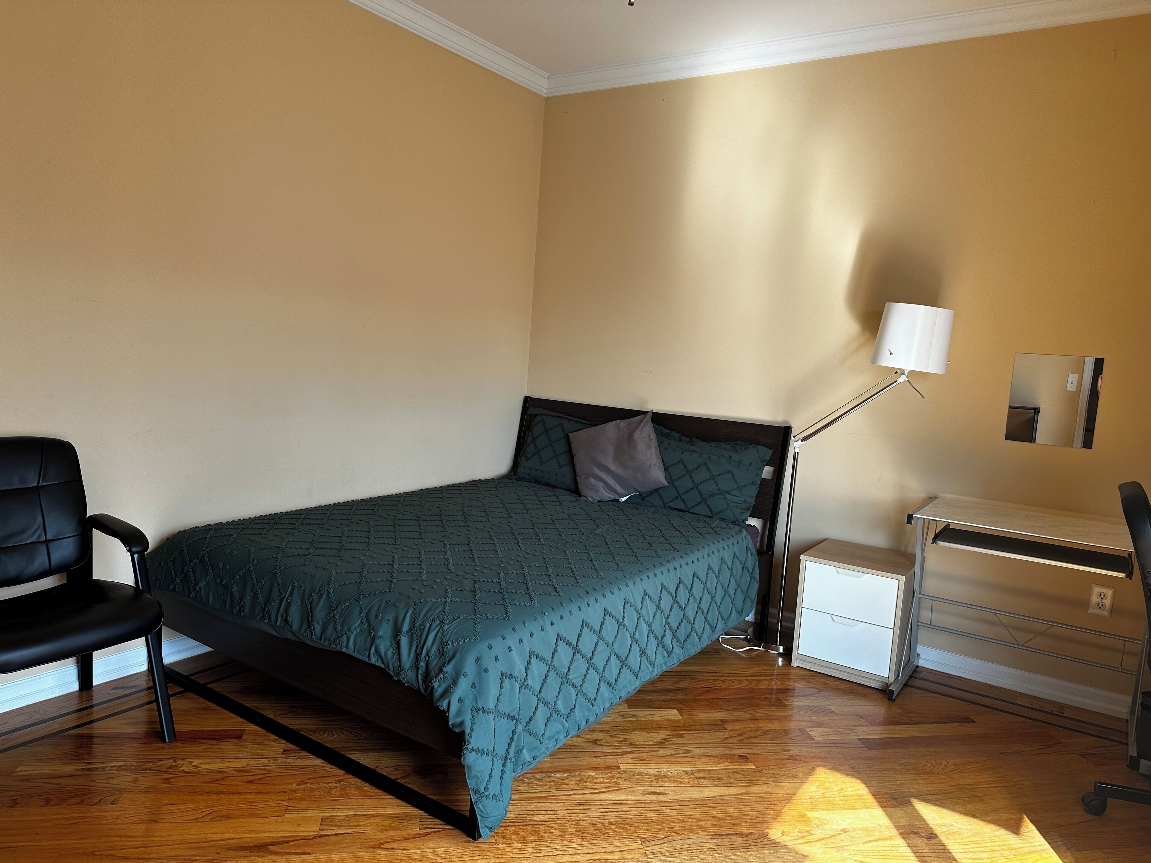 S4 Contact host before booking 