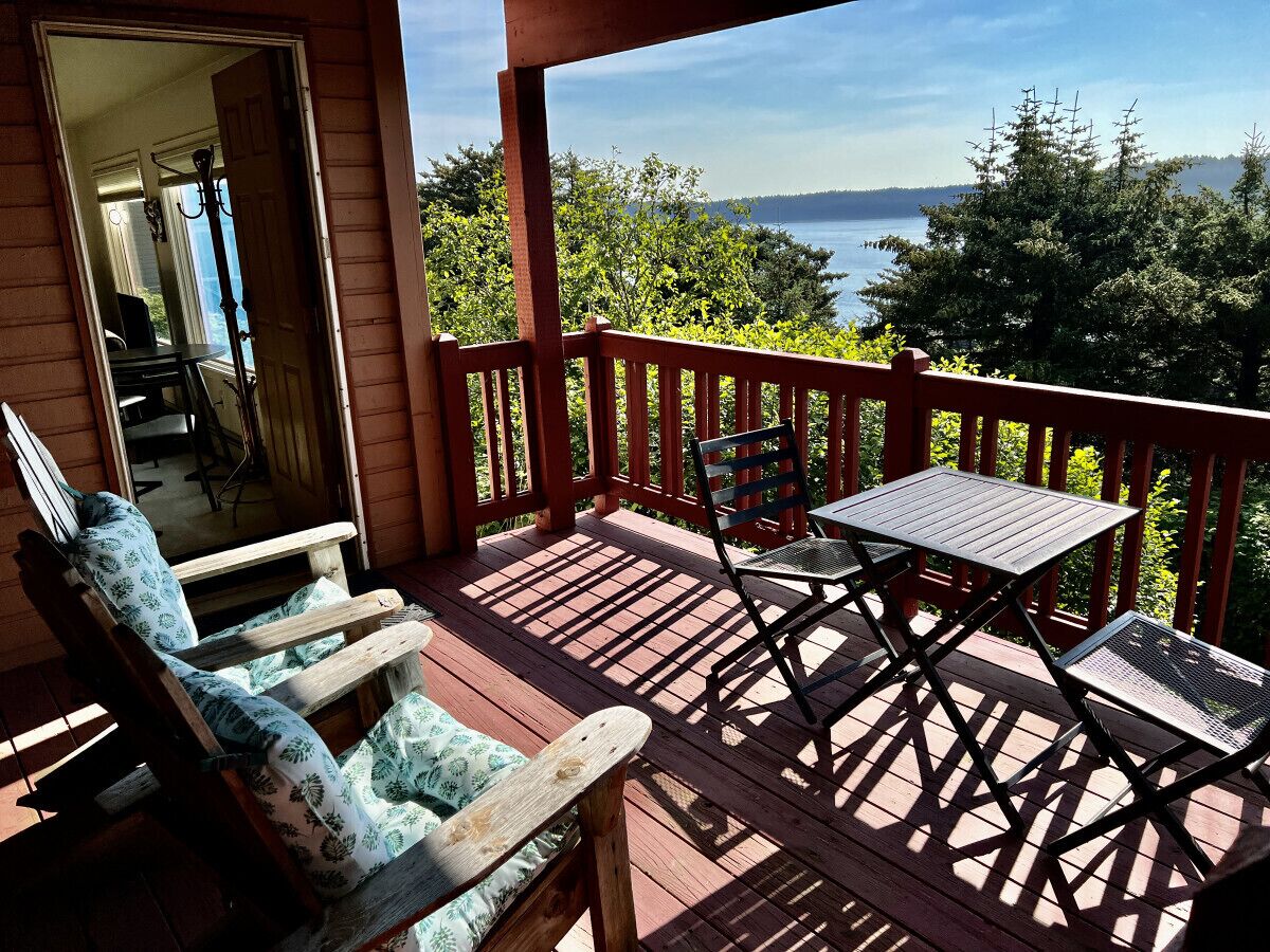 The Peregrine Private Suite - Comfort and Luxury in the Heart of Kodiak