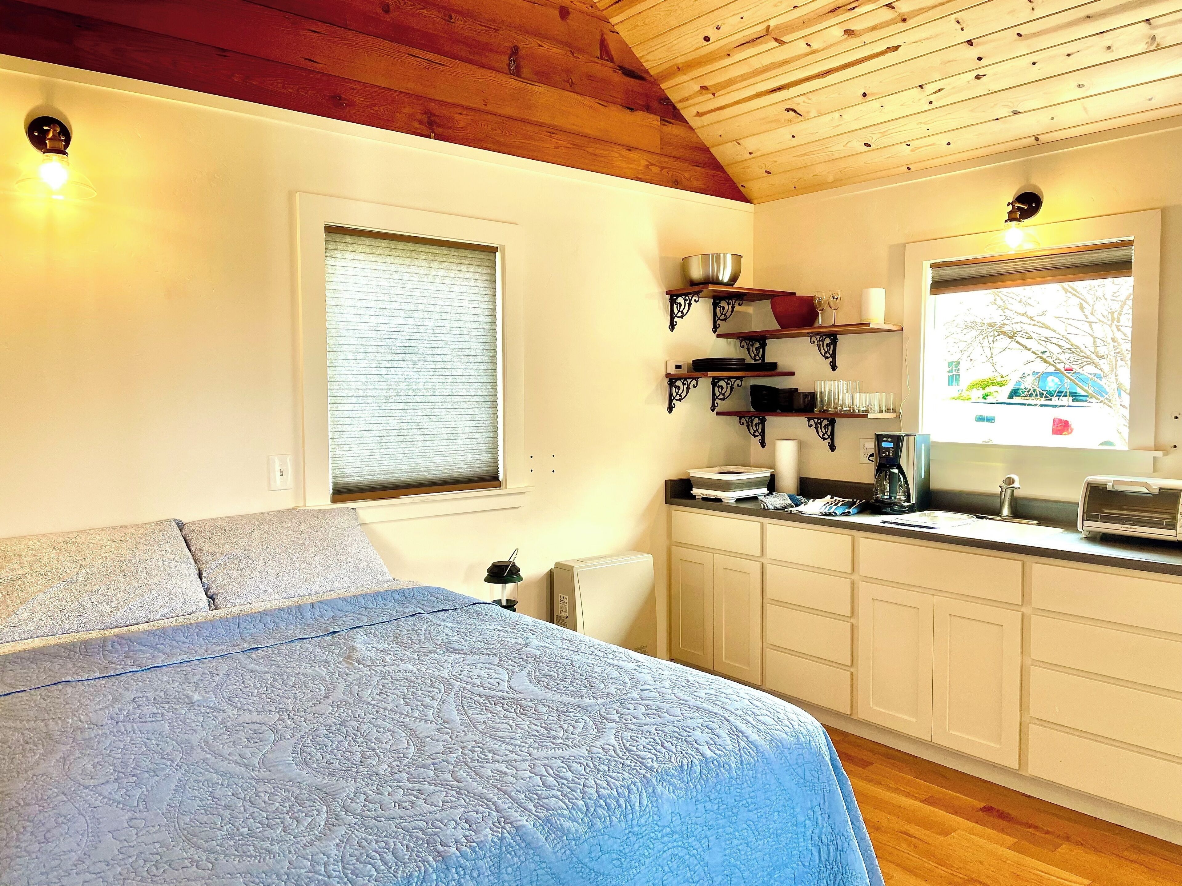 Studio Apartment in the Heart of Historic Mendocino Village, Monthly Rental