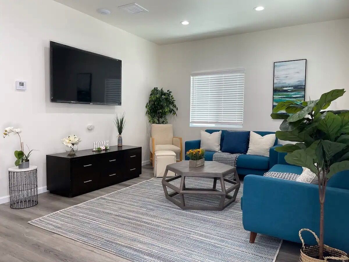 Sleek · Private Home · Near Disneyland!