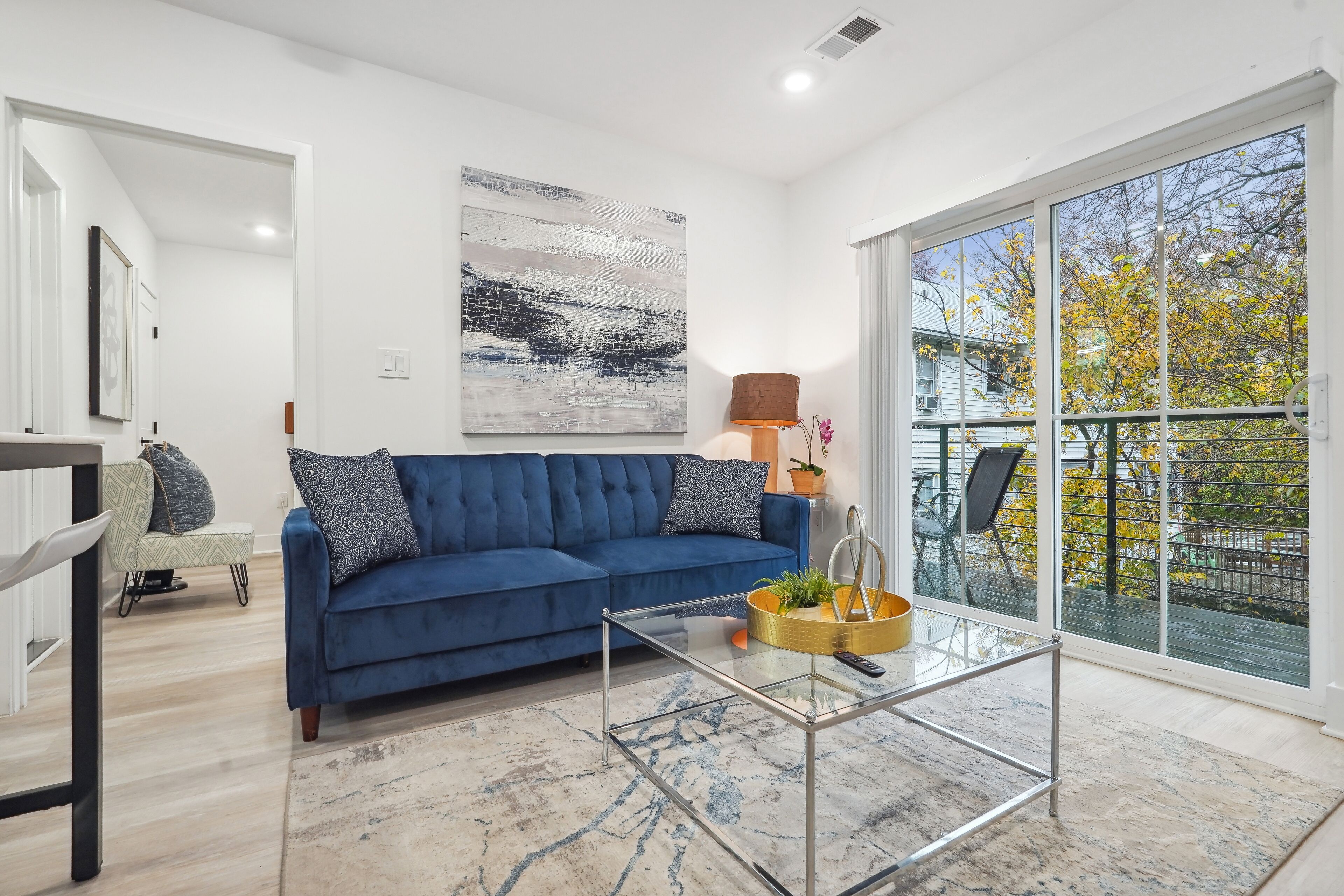 Contemporary unit with balcony