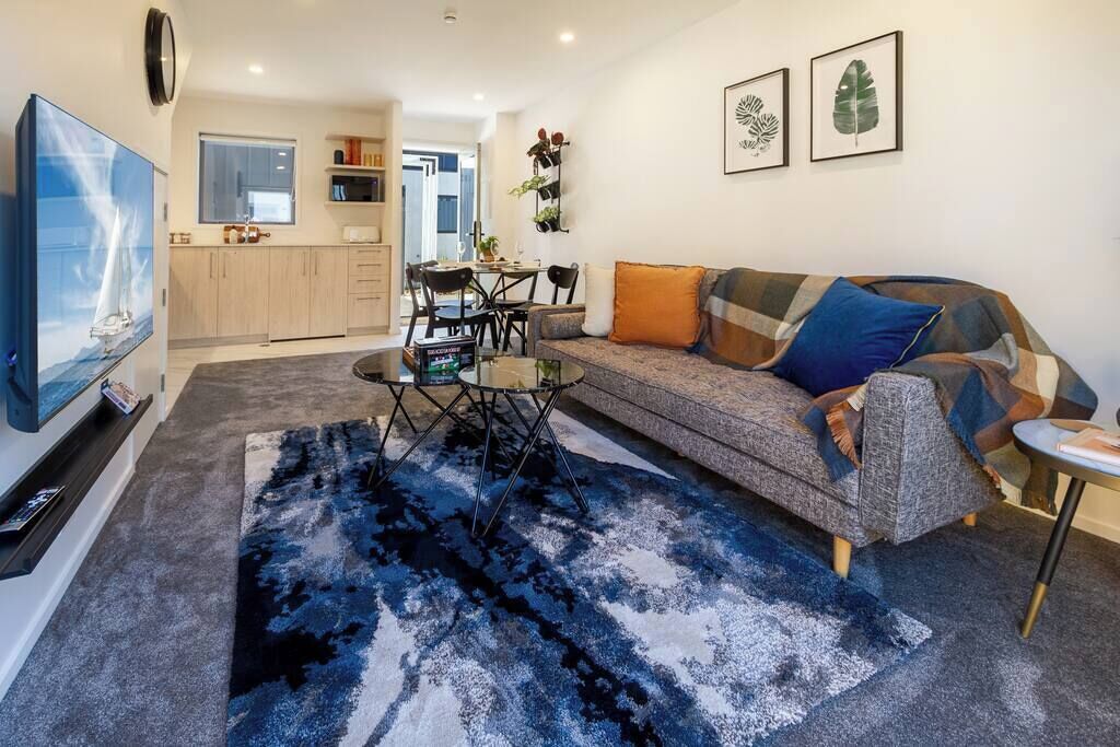 Modern Chic Retreat 2 Bed, 2 Bath: Riccarton