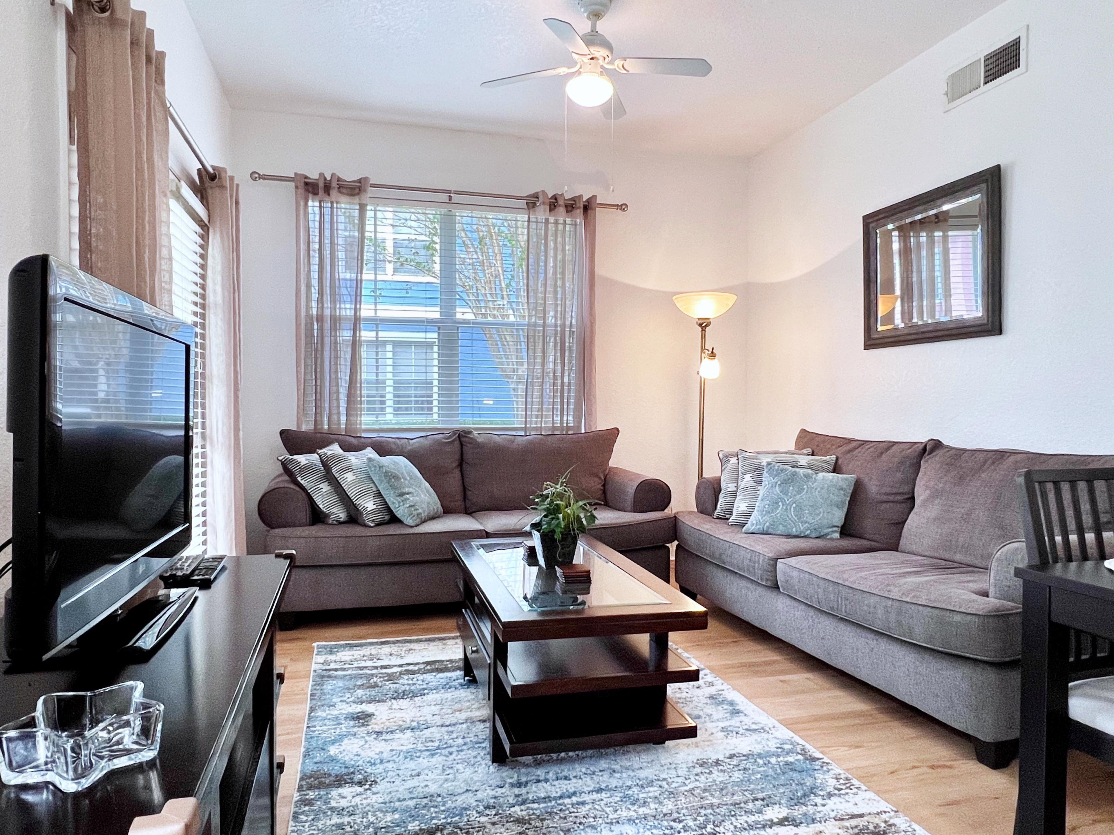 Lovely Family Townhome in Great Location-2200SCD