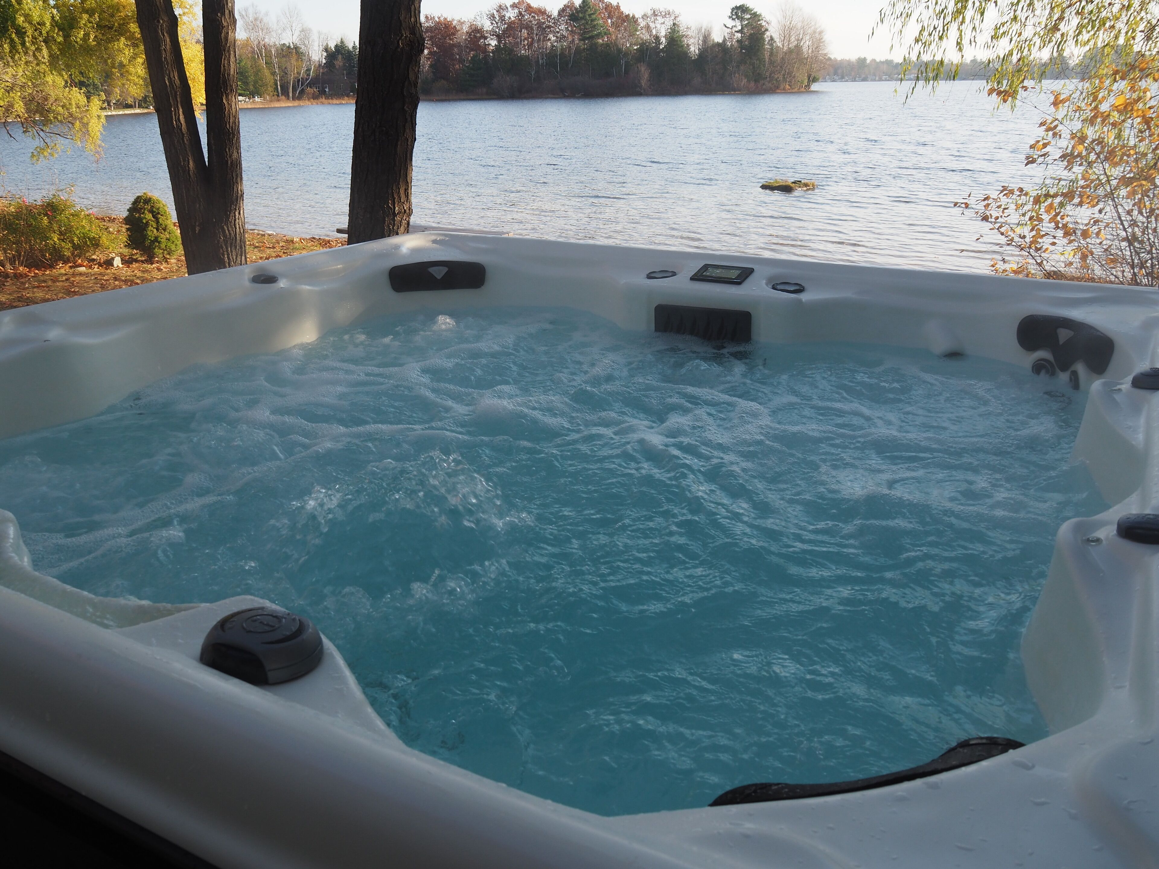 NEW!  A Short's Walk - Sandy Lakefront with Spa / Hot Tub and Kayaks!