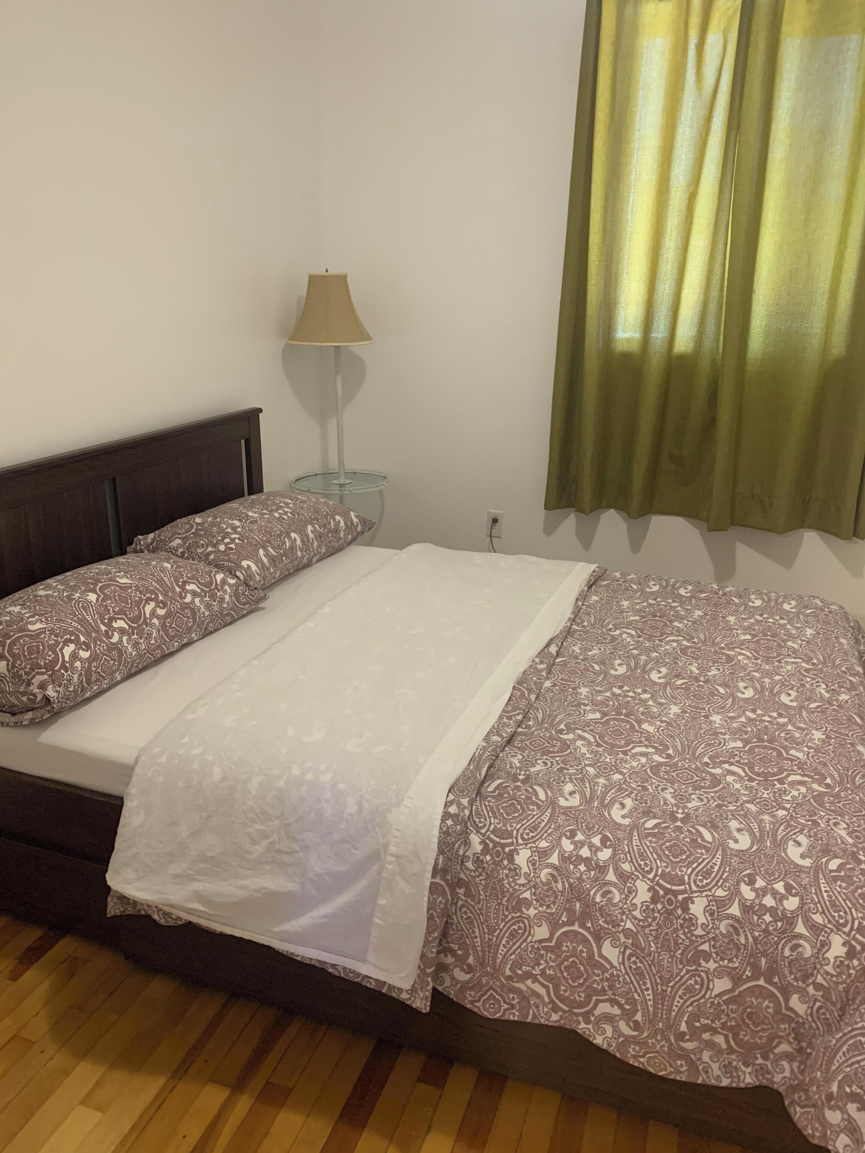 Entire apartment, Few minutes from Downtown Gatineau/ Ottawa Parliament. 
