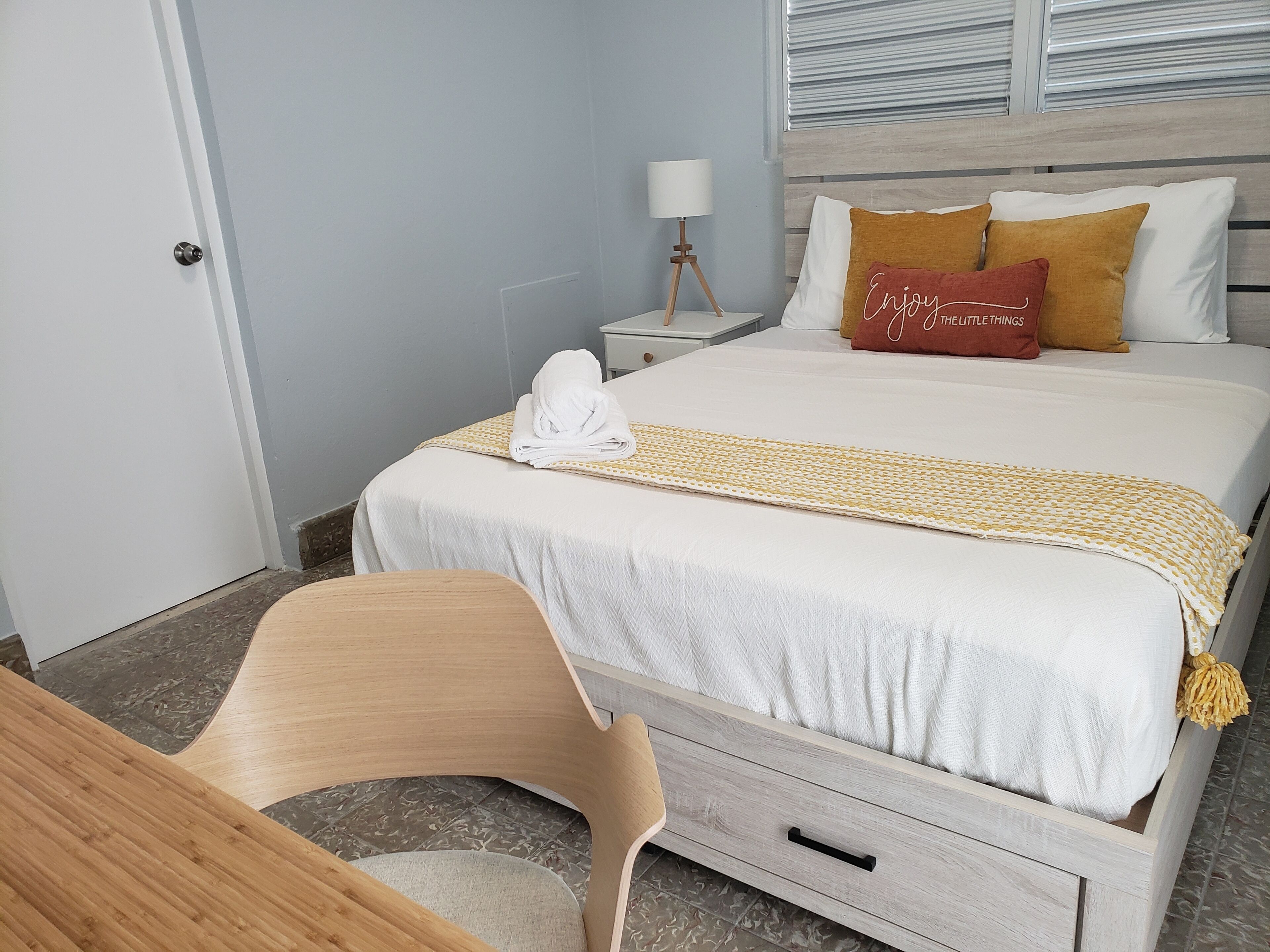 Melao apt 2 entire Unit @10, w/Wi-Fi, A/C, Netflix