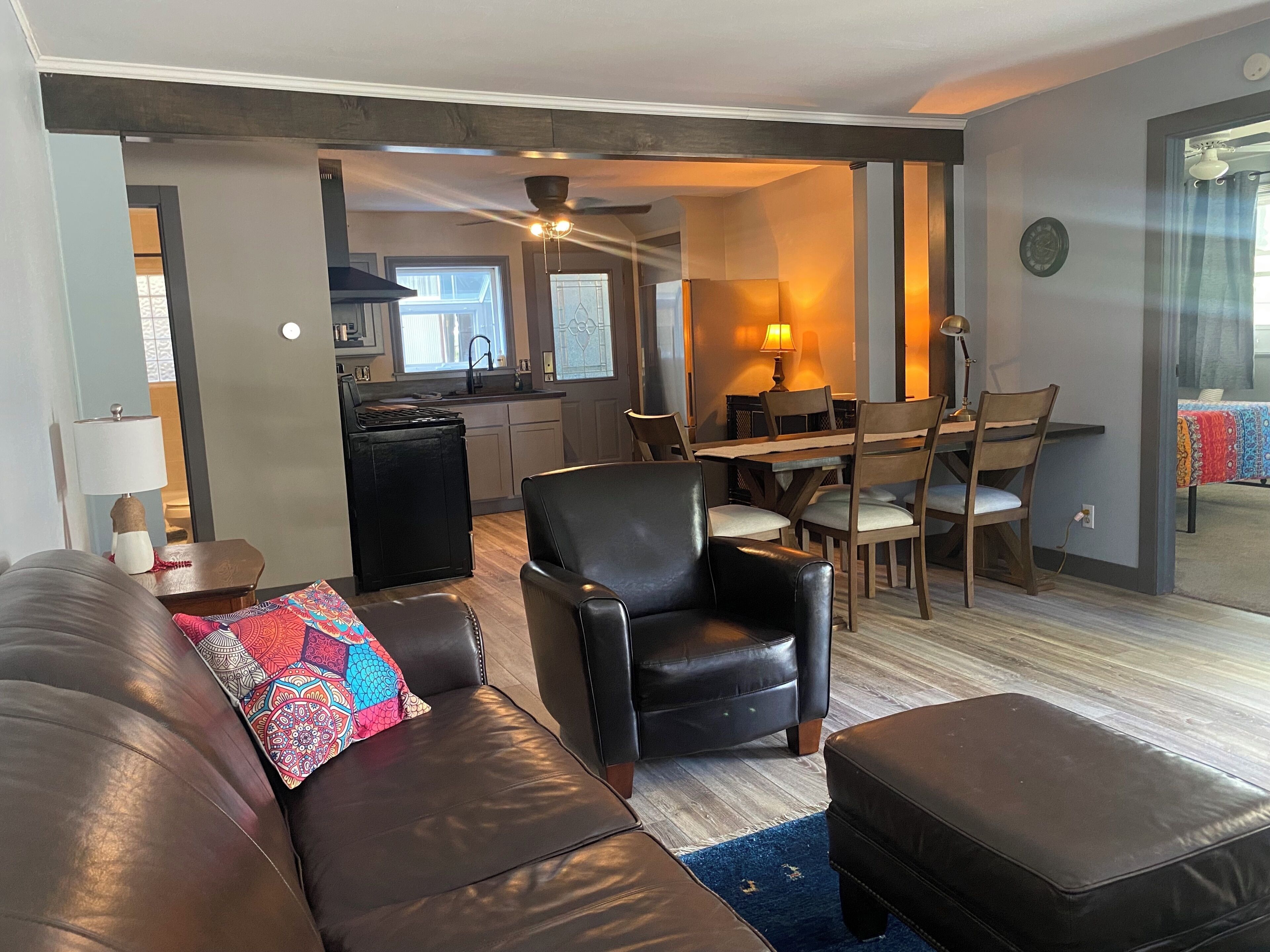 Newly updated flat 1 block from Lake Michigan; Lake View; Watch sun rise!