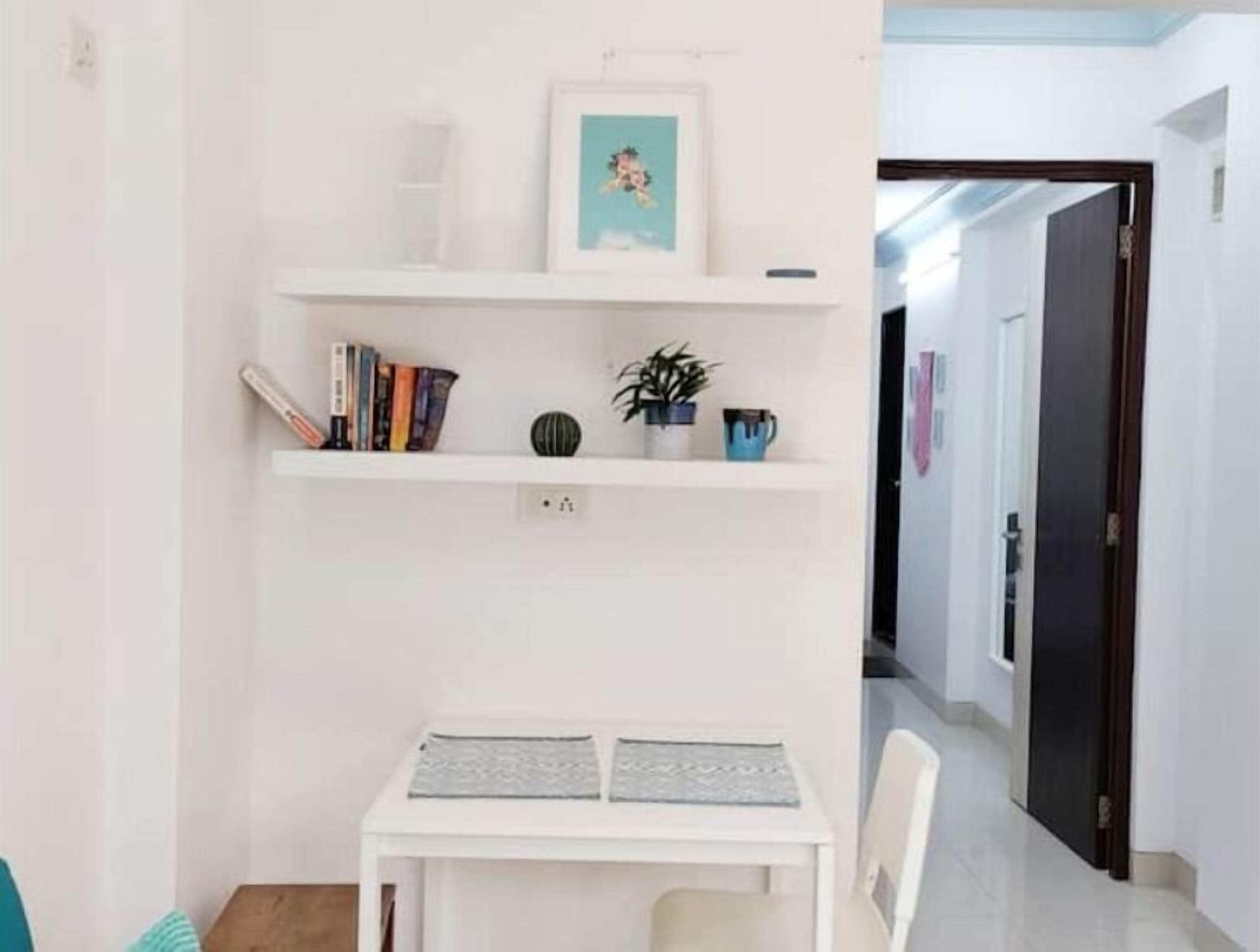 Serene Oasis near Bandra Seafront 1 Bed 2 Baths-M1