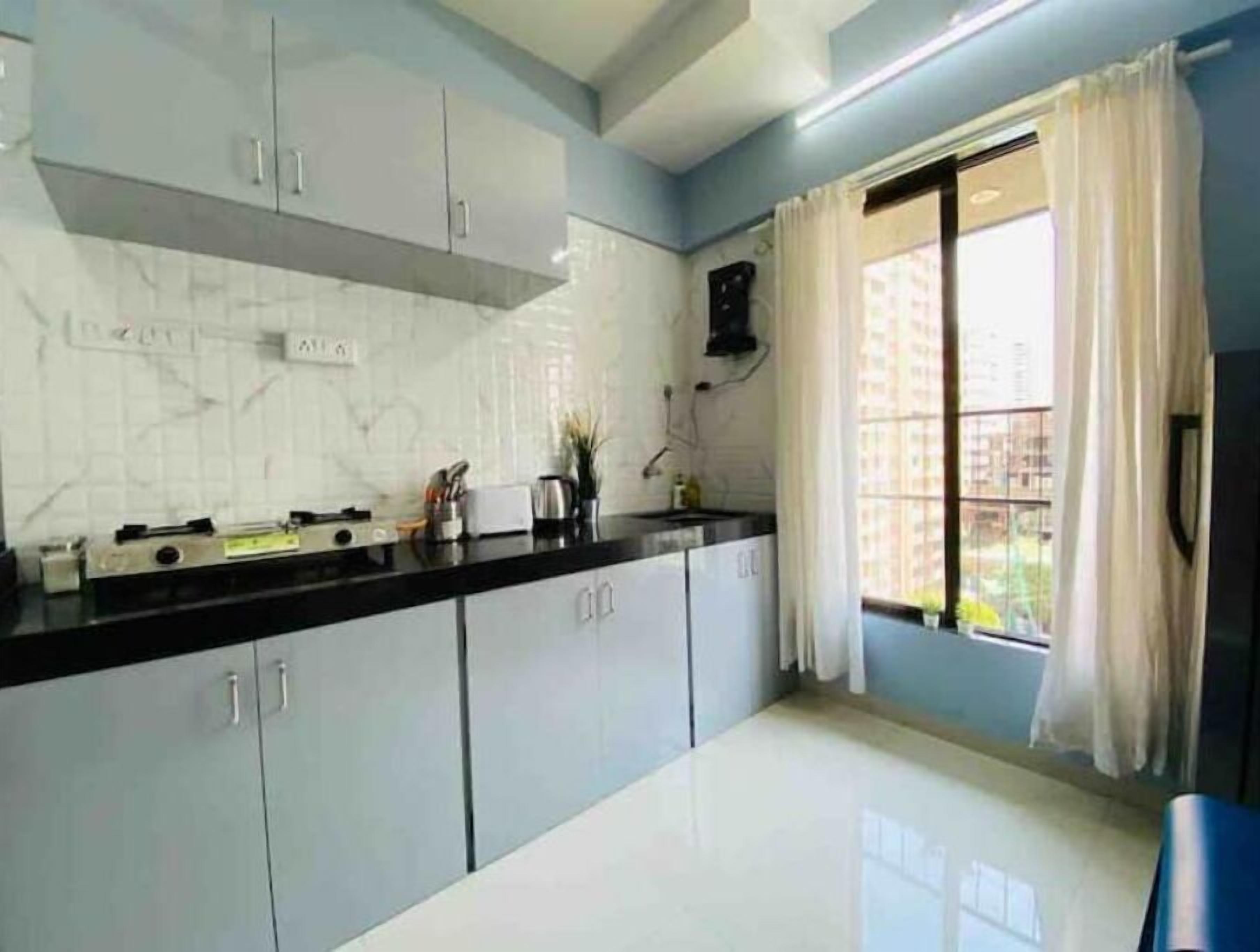 Airy & Bright Wifi Bandra area