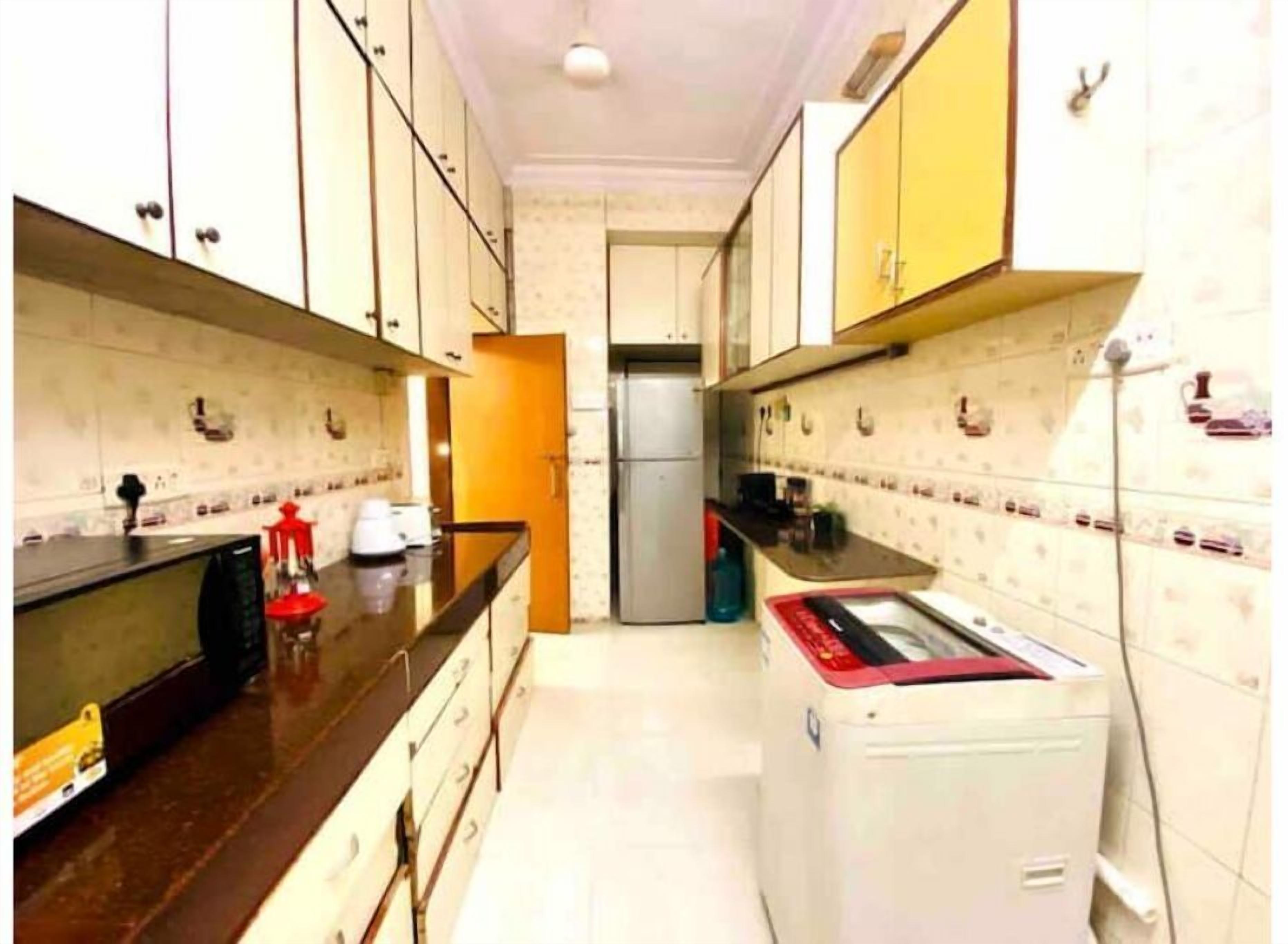 Serene Oasis: 1 BHK with Parking in Bandra/Khar