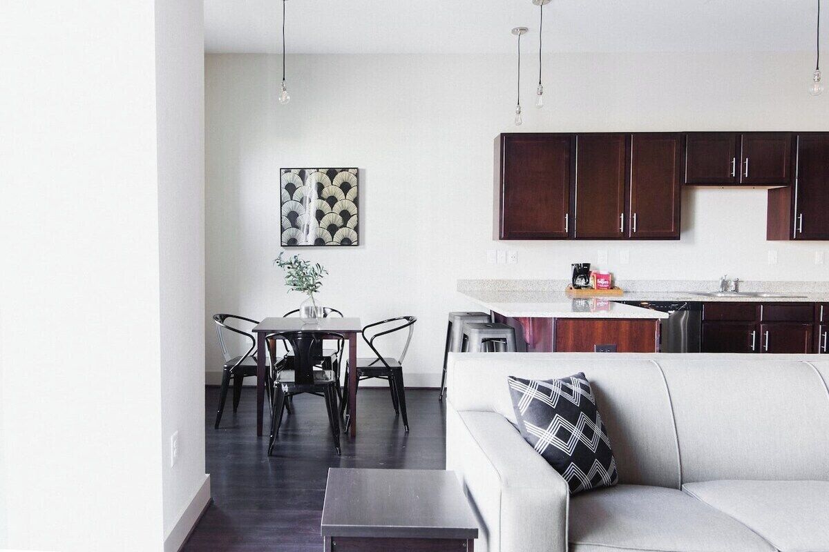 Beautiful 1BR Loft Just  4Min Walk to Stadium