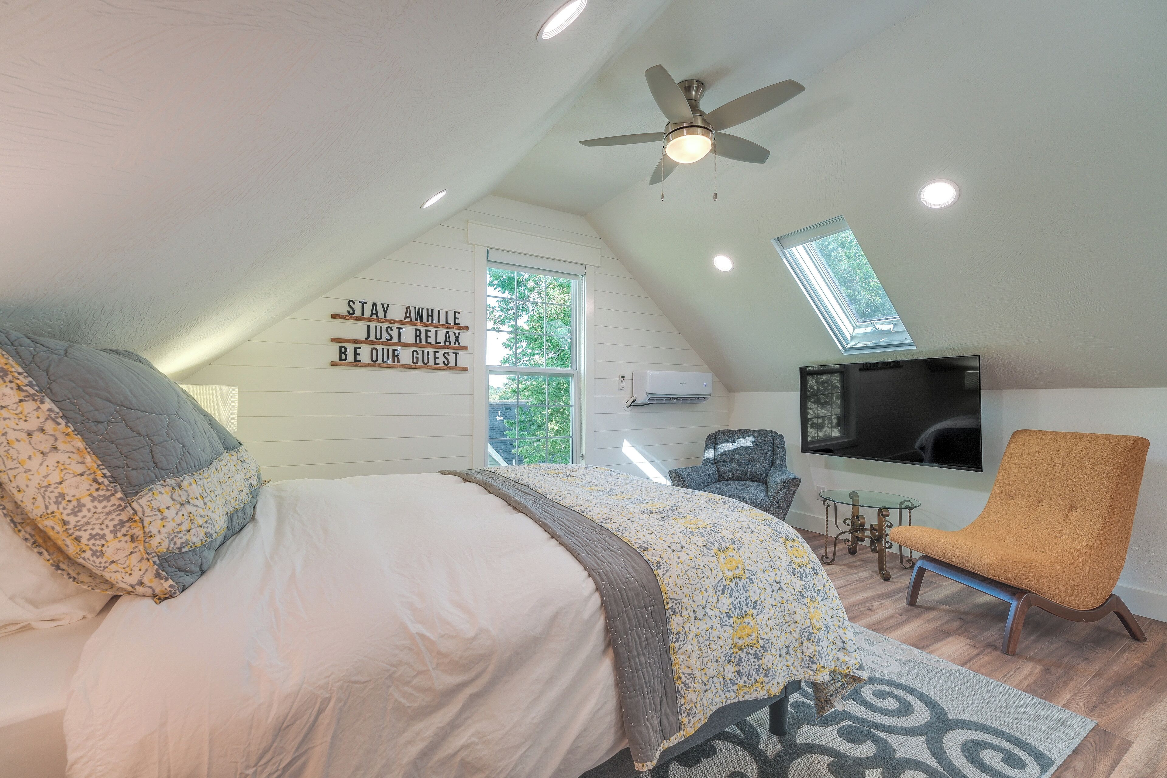 Cozy Ozark Studio Near Downtown & River!