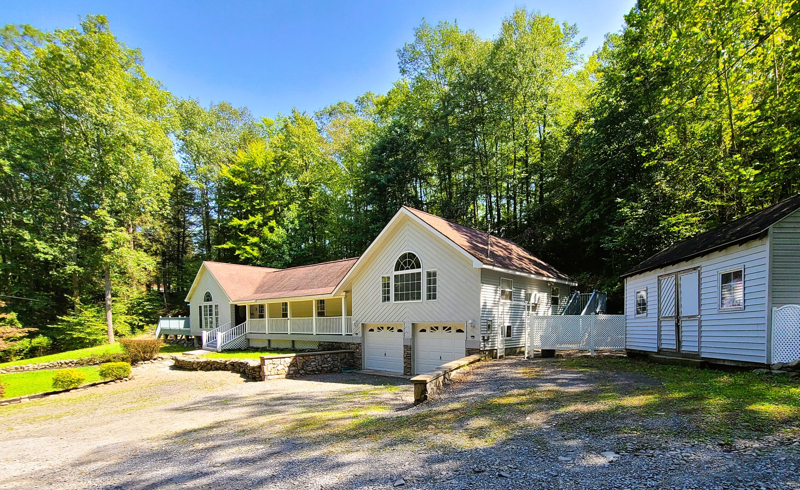Mountain Ridge Retreat - Private & Peaceful Getaway. Family & Pet Friendly
