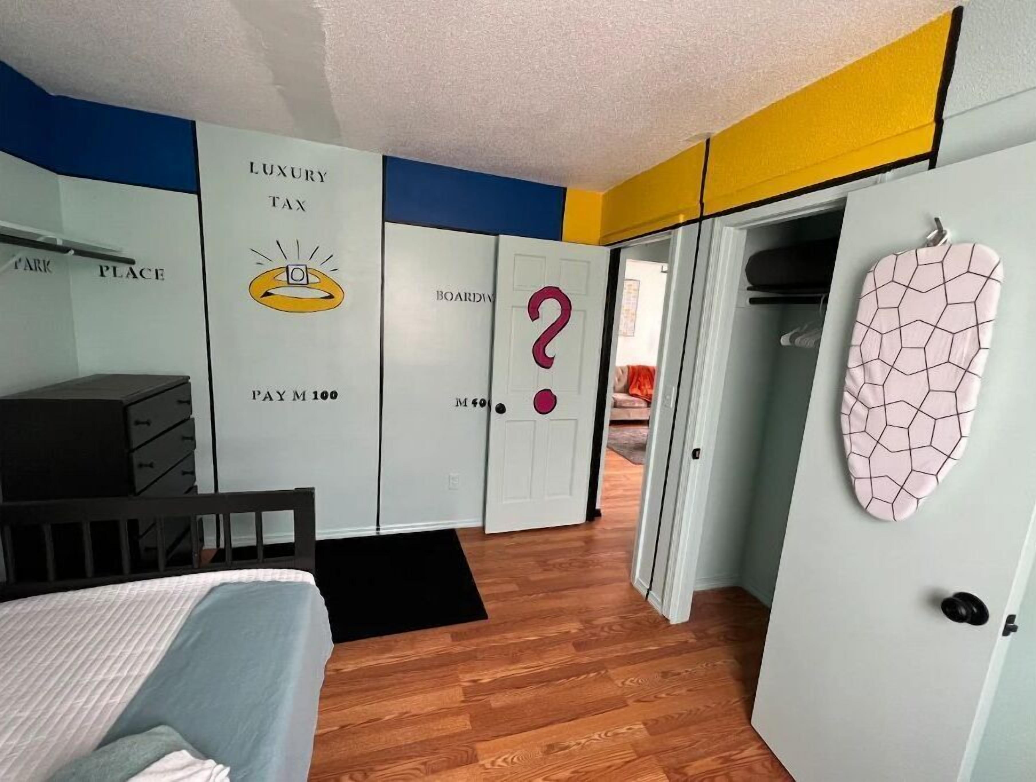 Monopoly Manor-2Bdrm- King Bed- Mins to Yale- Fully Stocked