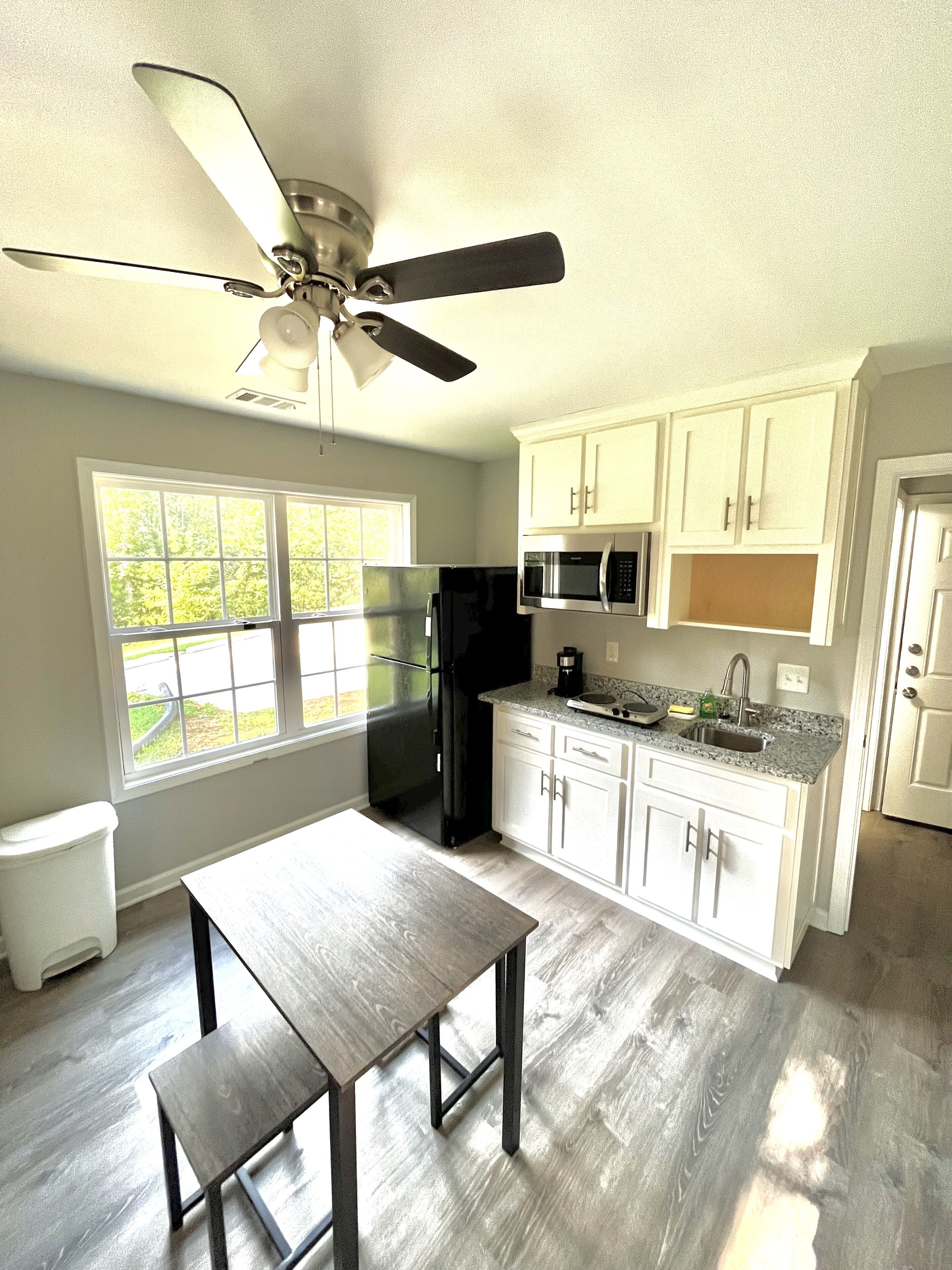 Road Atlanta private guesthouse