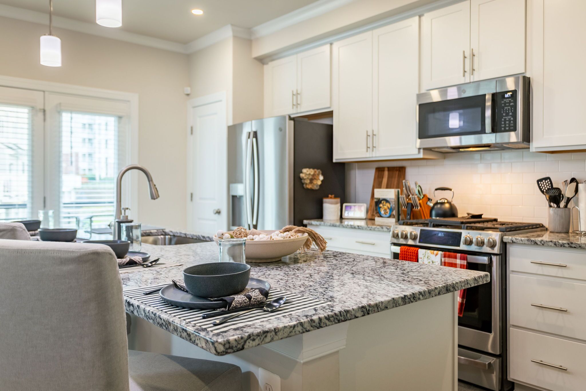 Tech Savvy Extended Stay Haven- Family and Pet Friendly 20 minutes from D.C. 