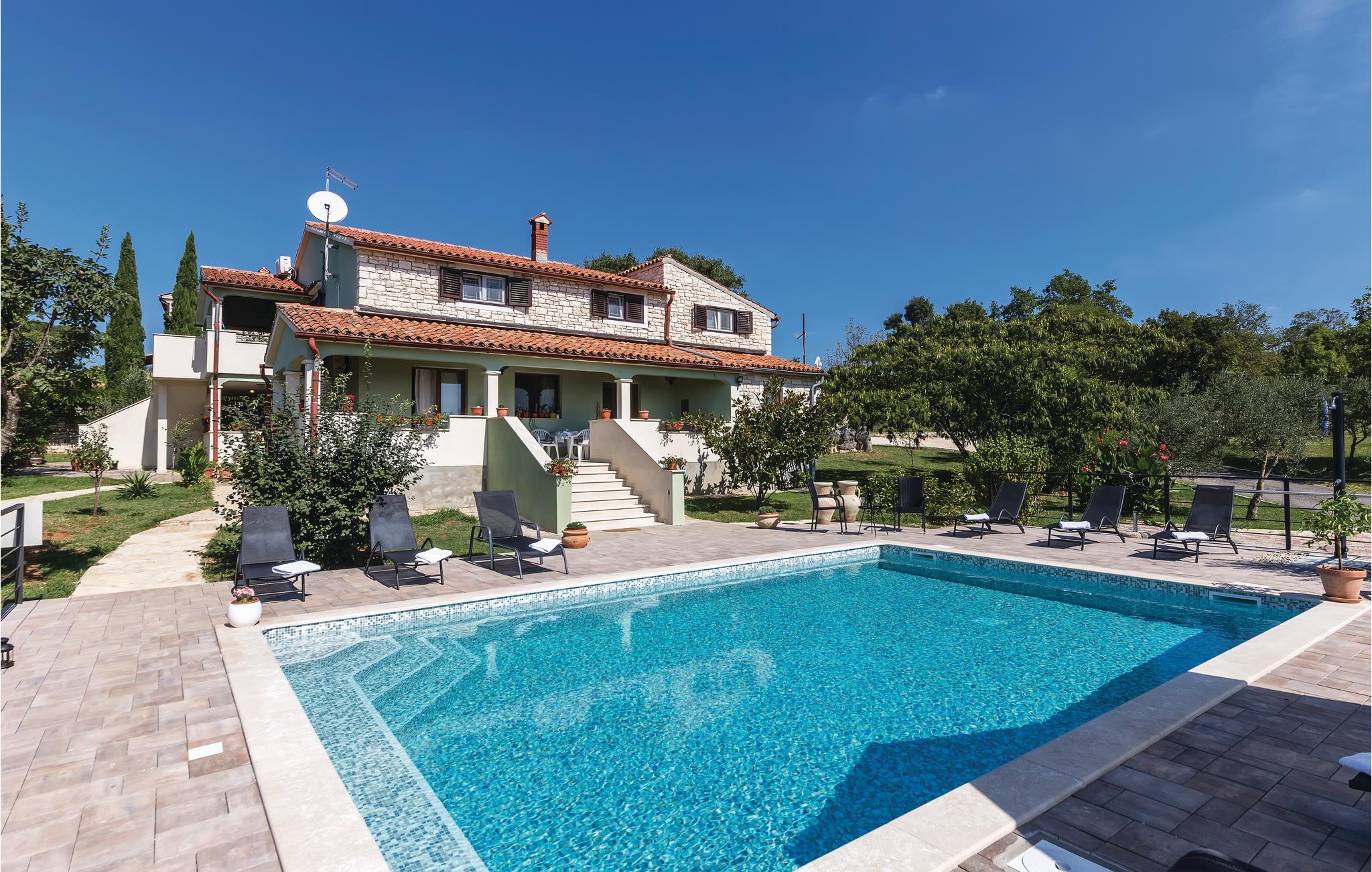 Beautiful apartment in Kanfanar with 3 Bedrooms, WiFi and Outdoor swimming pool