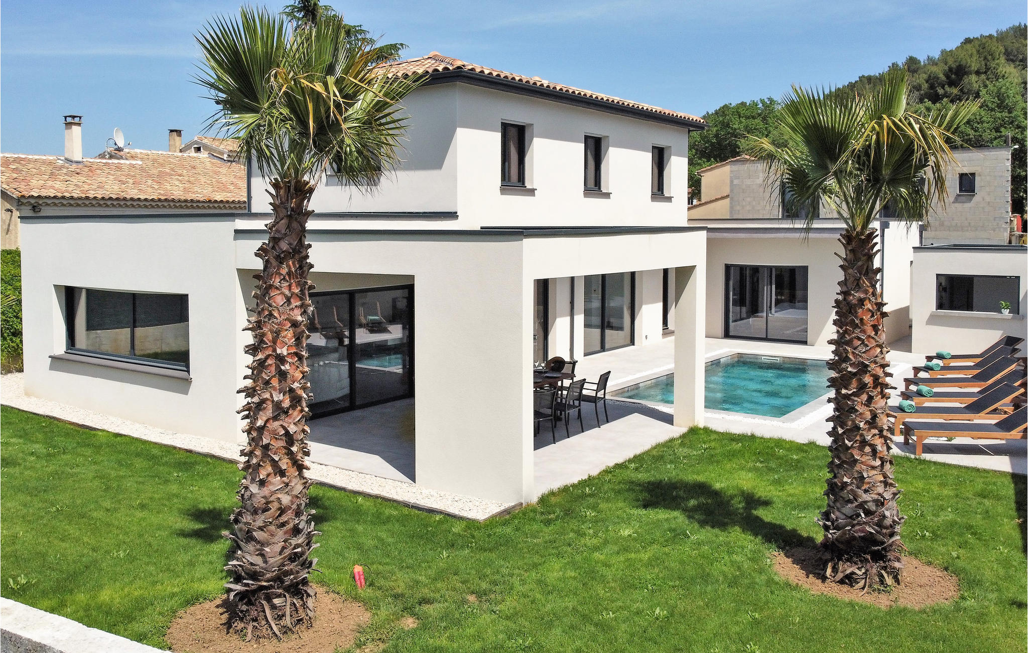 Stunning home in Saint-Geniès-de-Comola with WiFi, 5 Bedrooms and Outdoor swimming pool