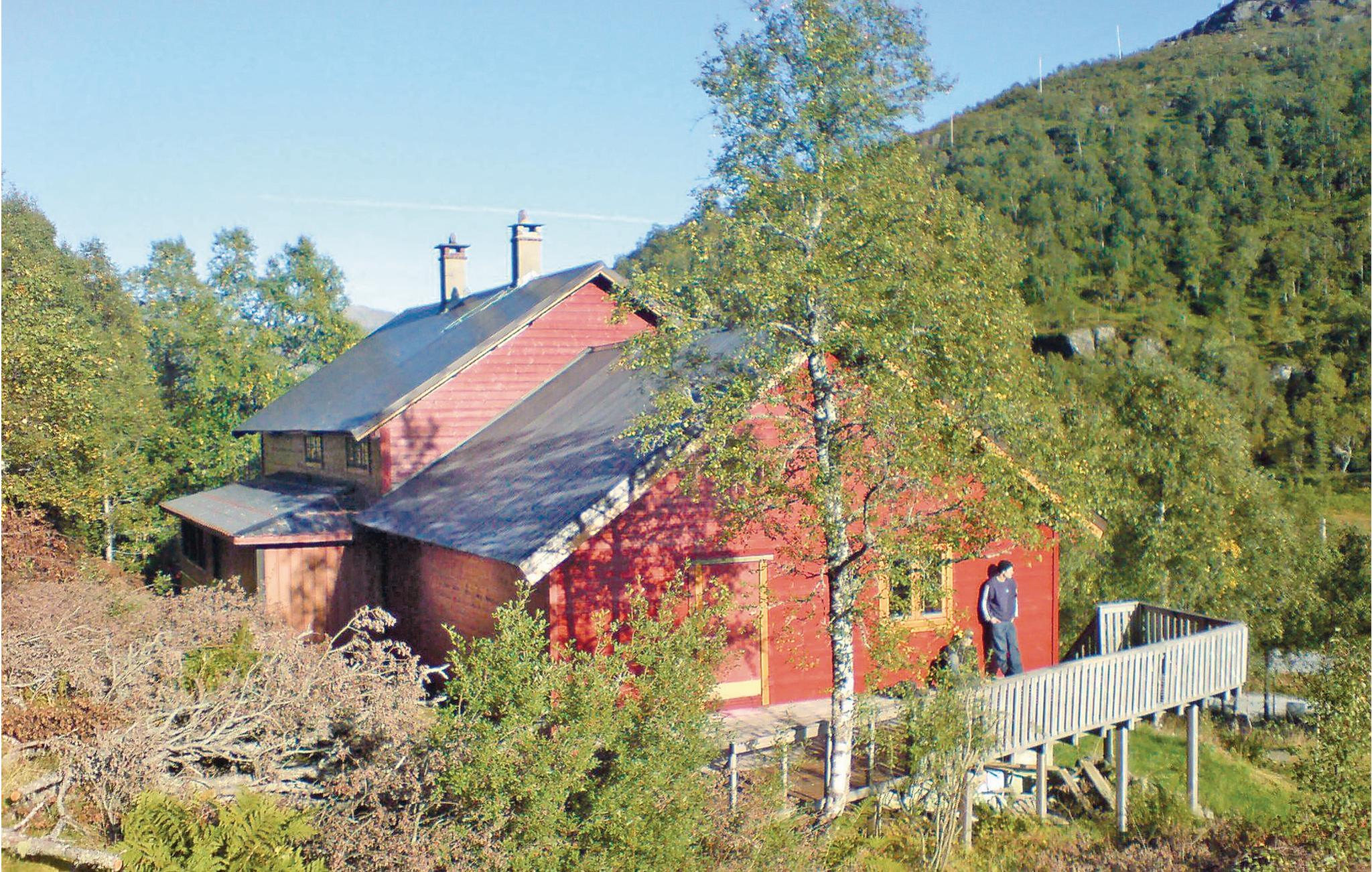 Nice home in Tysse with 8 Bedrooms