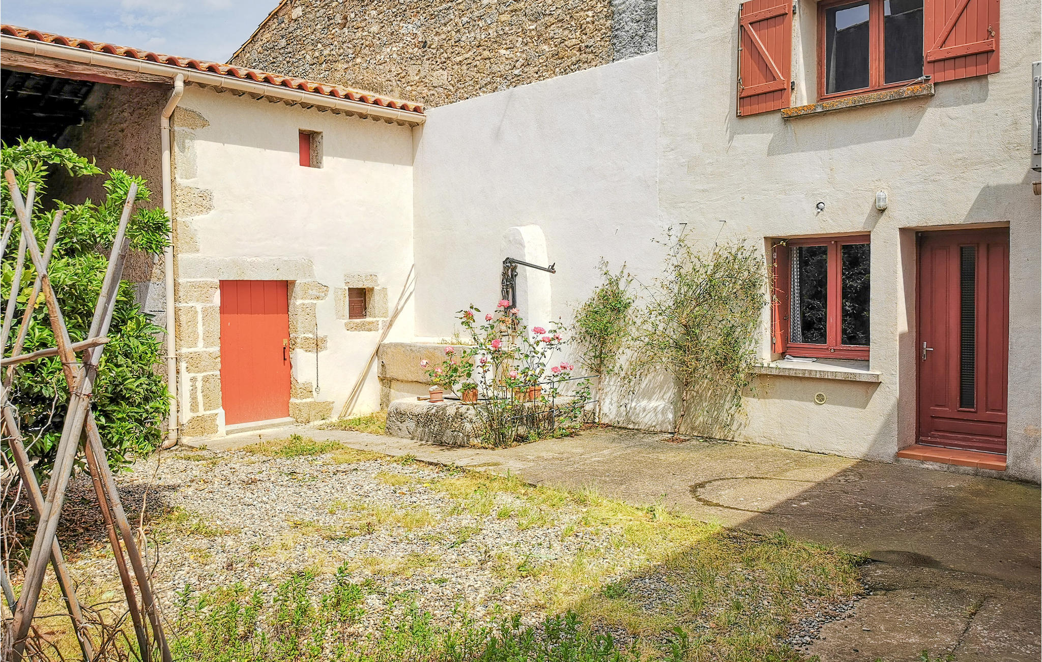 Beautiful home in Colombiers with WiFi and 3 Bedrooms