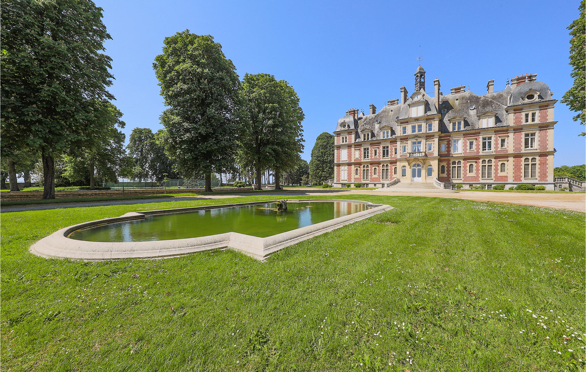 Beautiful apartment in Ocquerre with Outdoor swimming pool, WiFi and 1 Bedrooms