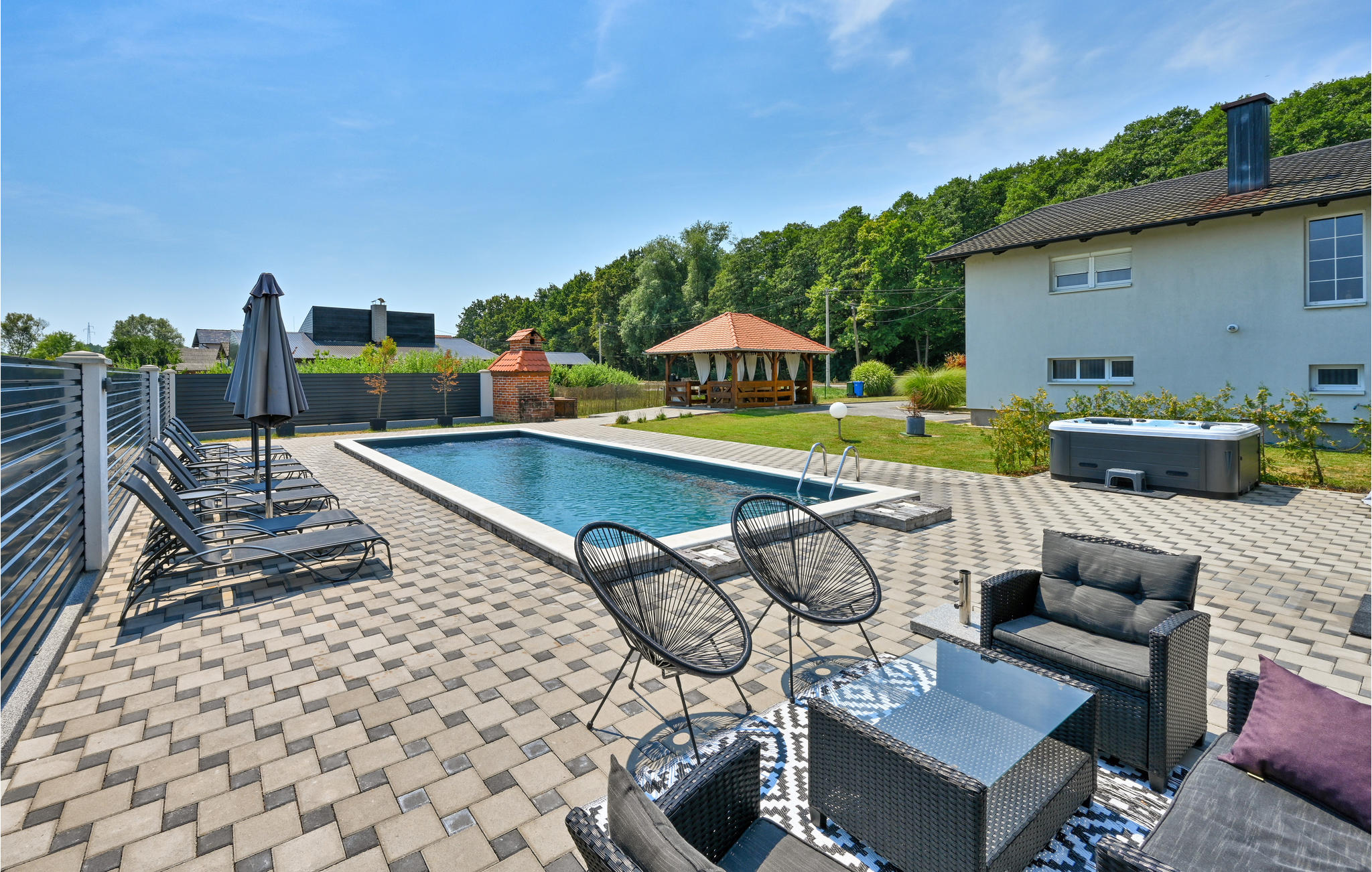 Beautiful home in Krizevci with 4 Bedrooms, Jacuzzi and Outdoor swimming pool