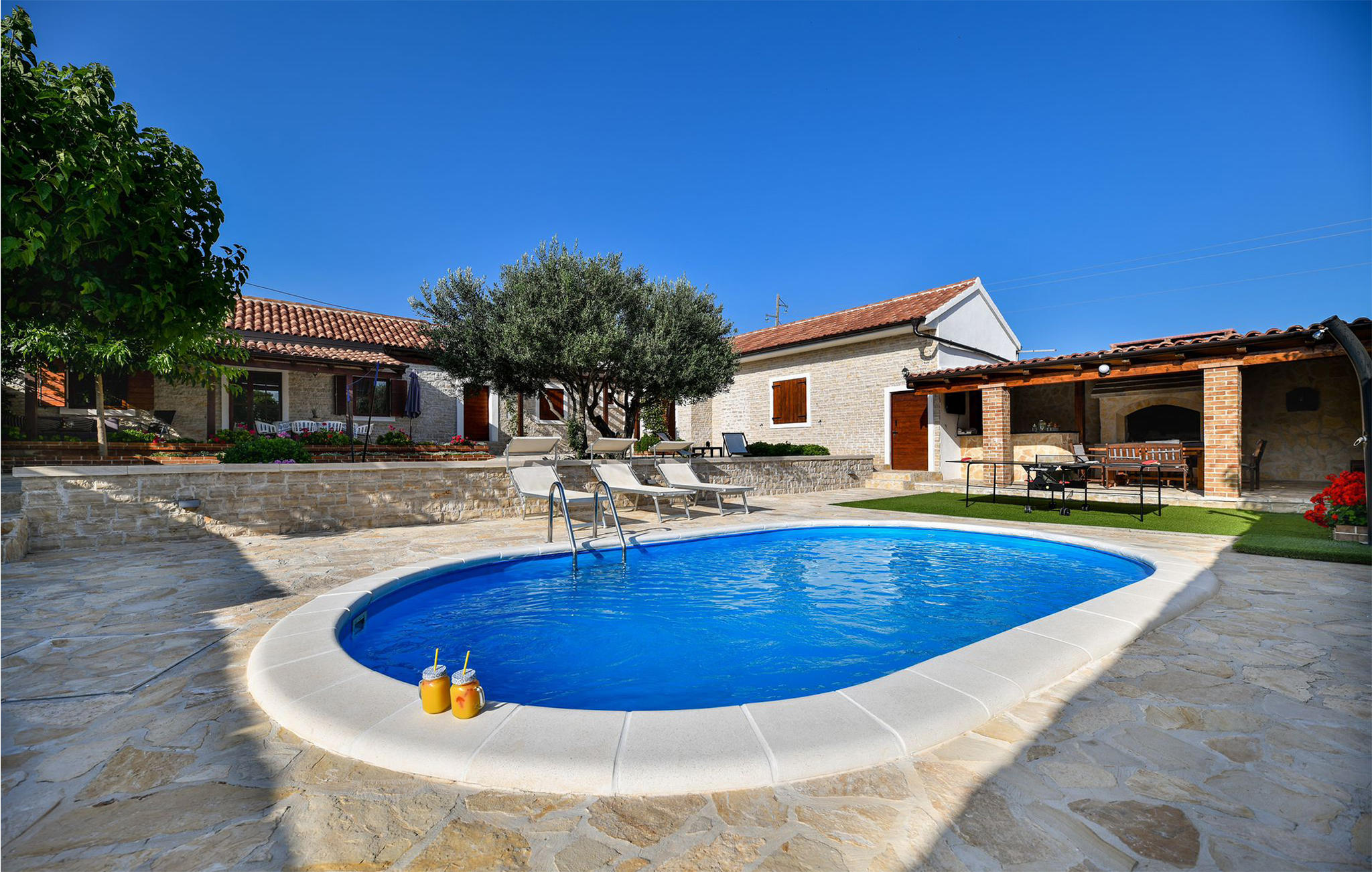 Amazing home in Lisicic with WiFi, Sauna and Outdoor swimming pool