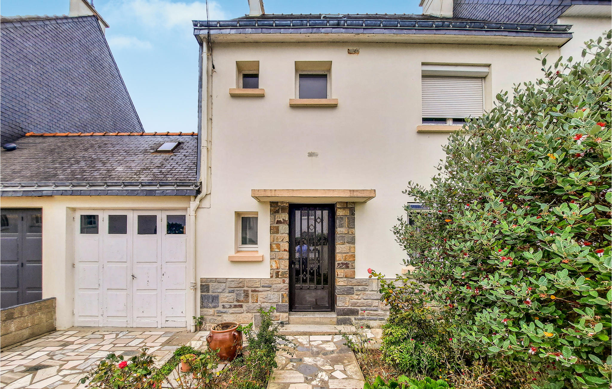 Stunning home in Locmiquélic with 3 Bedrooms and WiFi