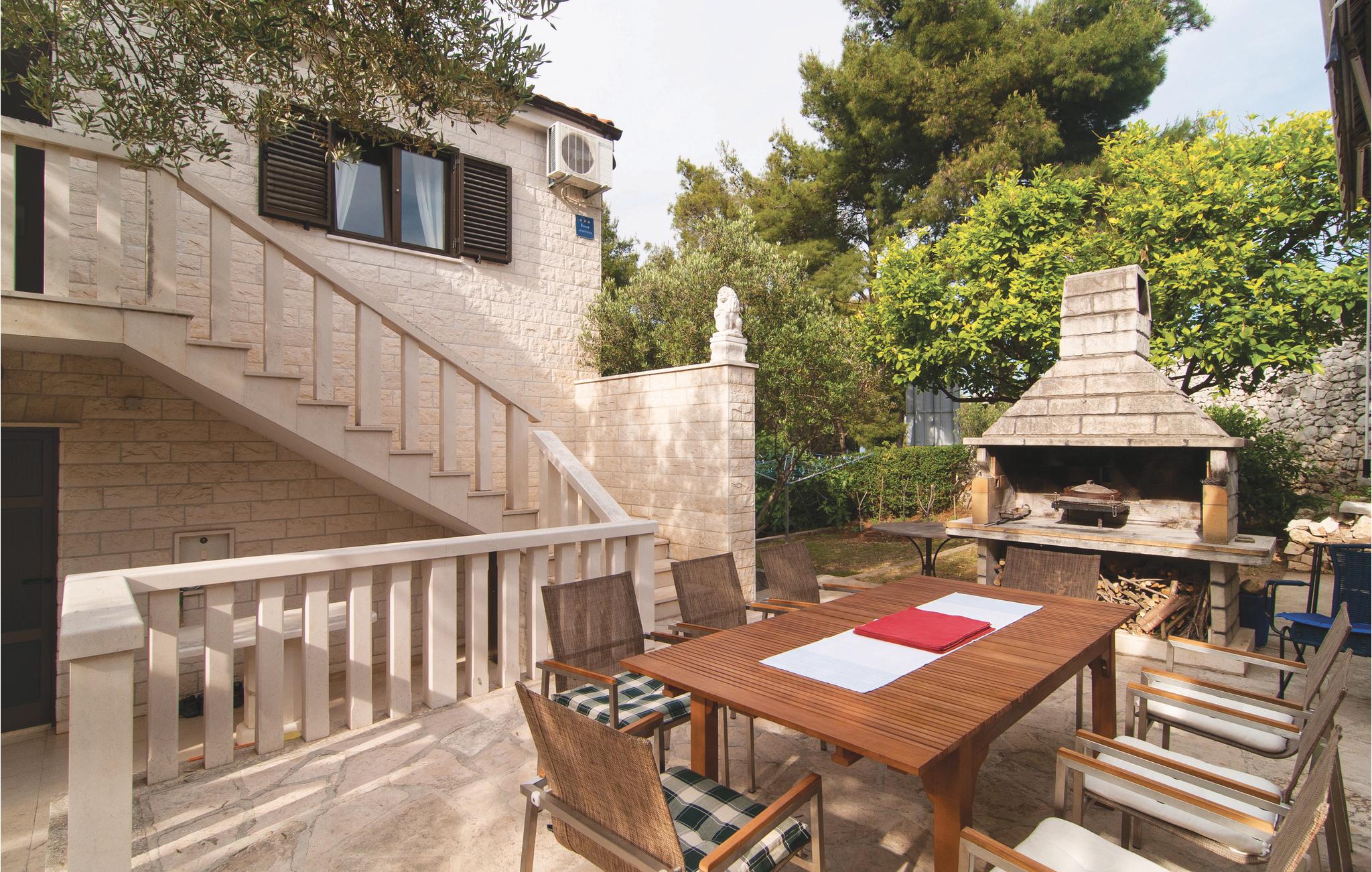 Awesome apartment in Supetar with 4 Bedrooms and WiFi