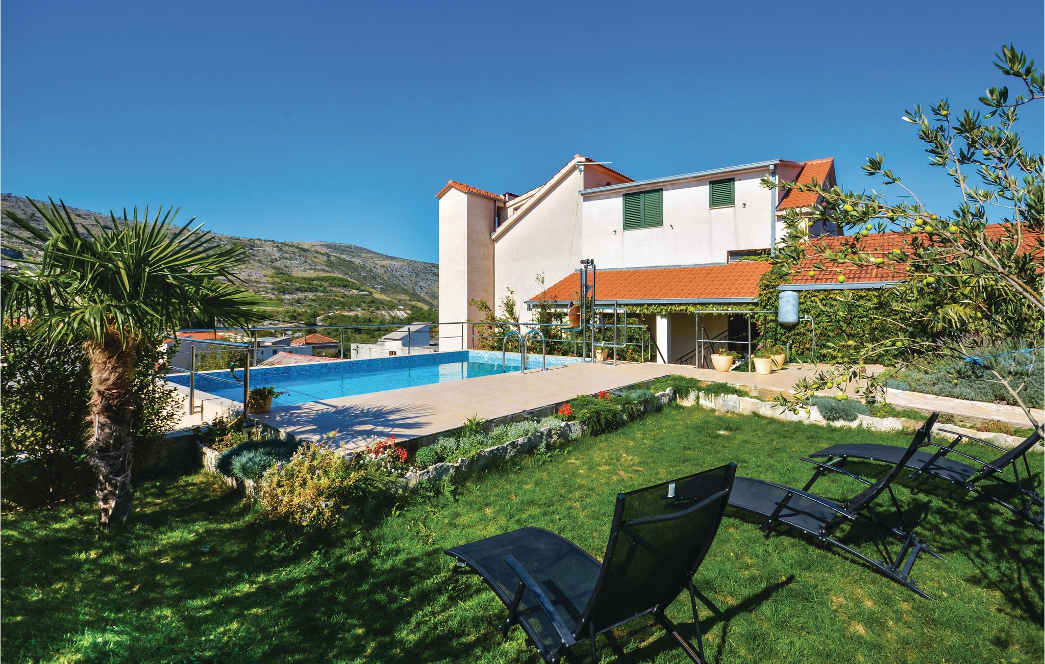 Nice apartment in Srinjine with 3 Bedrooms, WiFi and Outdoor swimming pool