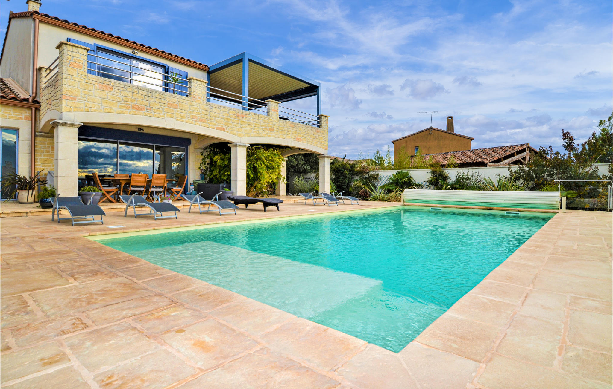 Nice home in Flaux with Outdoor swimming pool, 2 Bedrooms and WiFi