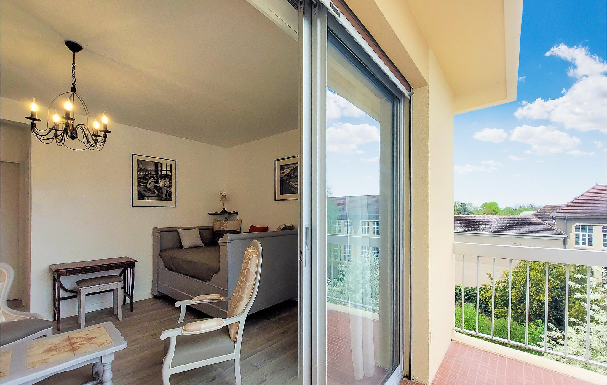 Amazing apartment in Cosne-Cours-sur-Loire with WiFi