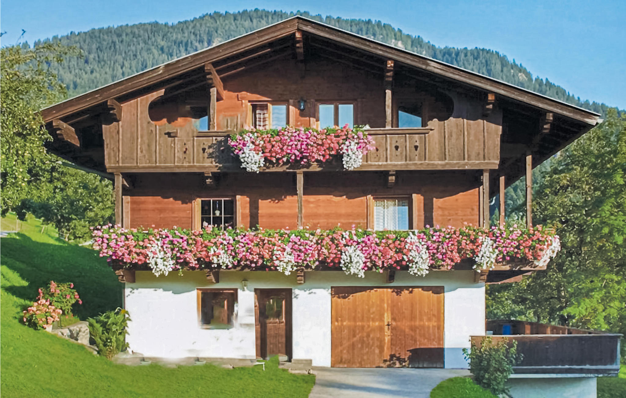 Stunning apartment in Reith Im Alpbachtal with 3 Bedrooms and WiFi