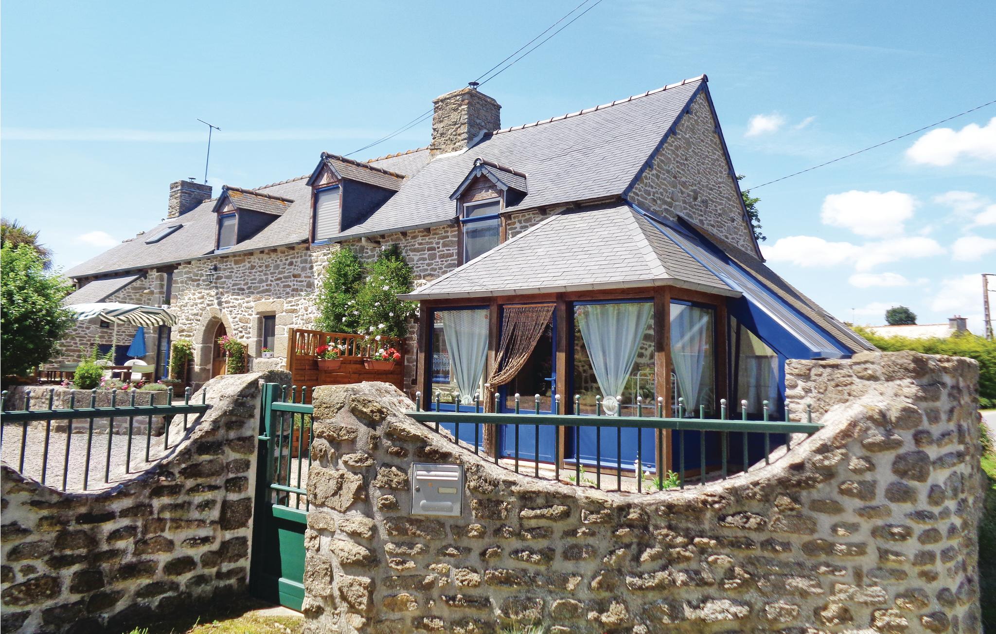 Awesome home in Bréhand with 2 Bedrooms and WiFi