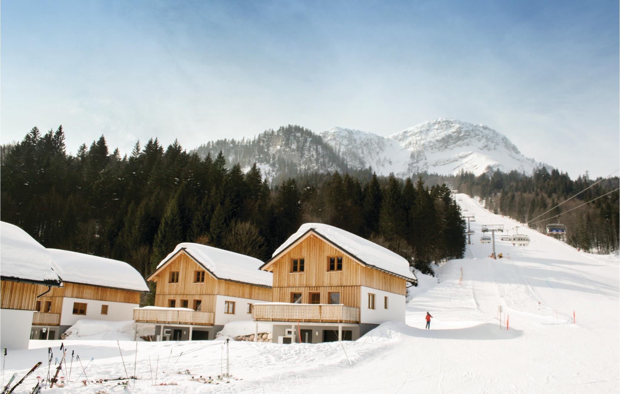 Stunning home in Altaussee with 3 Bedrooms, Sauna and WiFi