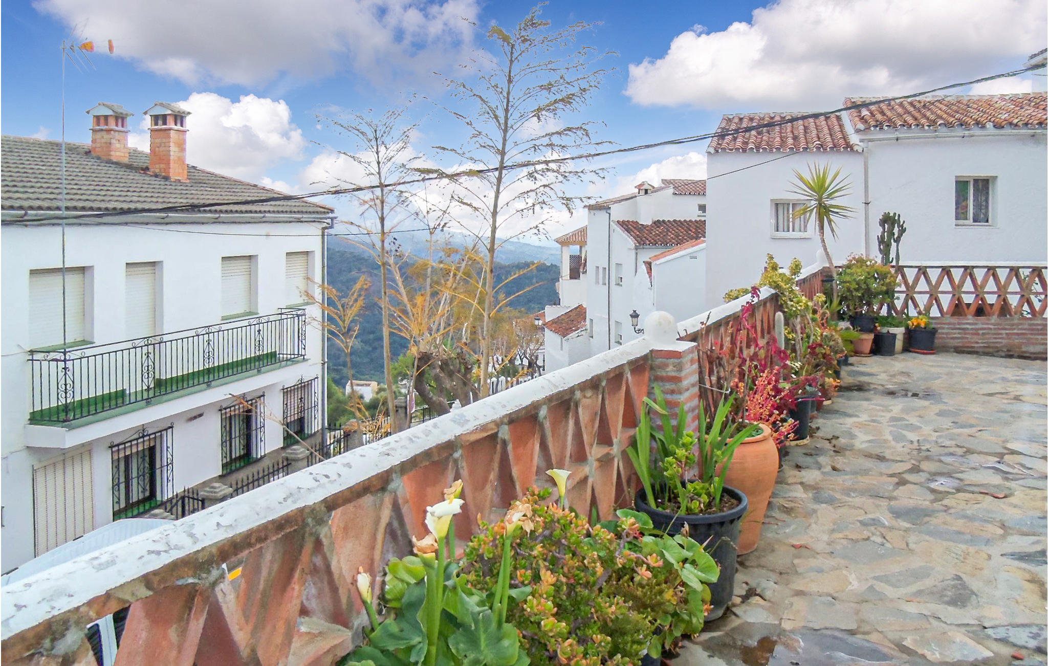 Nice apartment in Genalguacil with 3 Bedrooms, WiFi and Outdoor swimming pool