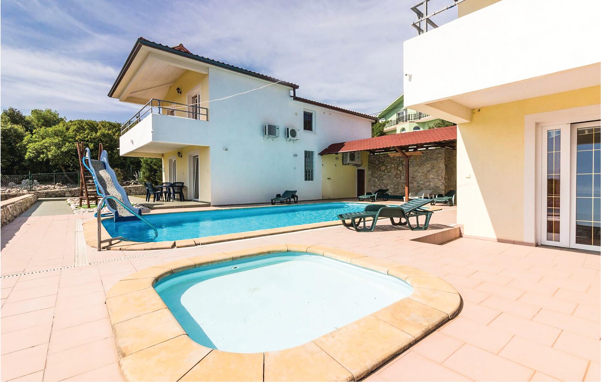 Nice apartment in Labin with 3 Bedrooms, WiFi and Outdoor swimming pool