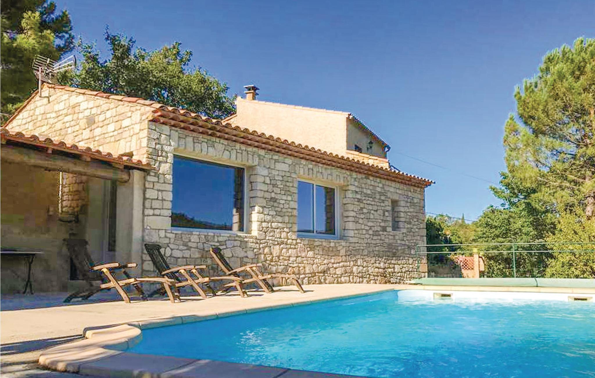 Beautiful home in Cereste with WiFi, Private swimming pool and Outdoor swimming pool