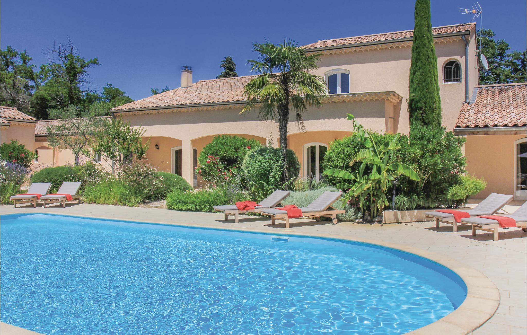 Amazing home in Montélimar with WiFi, Private swimming pool and Outdoor swimming pool