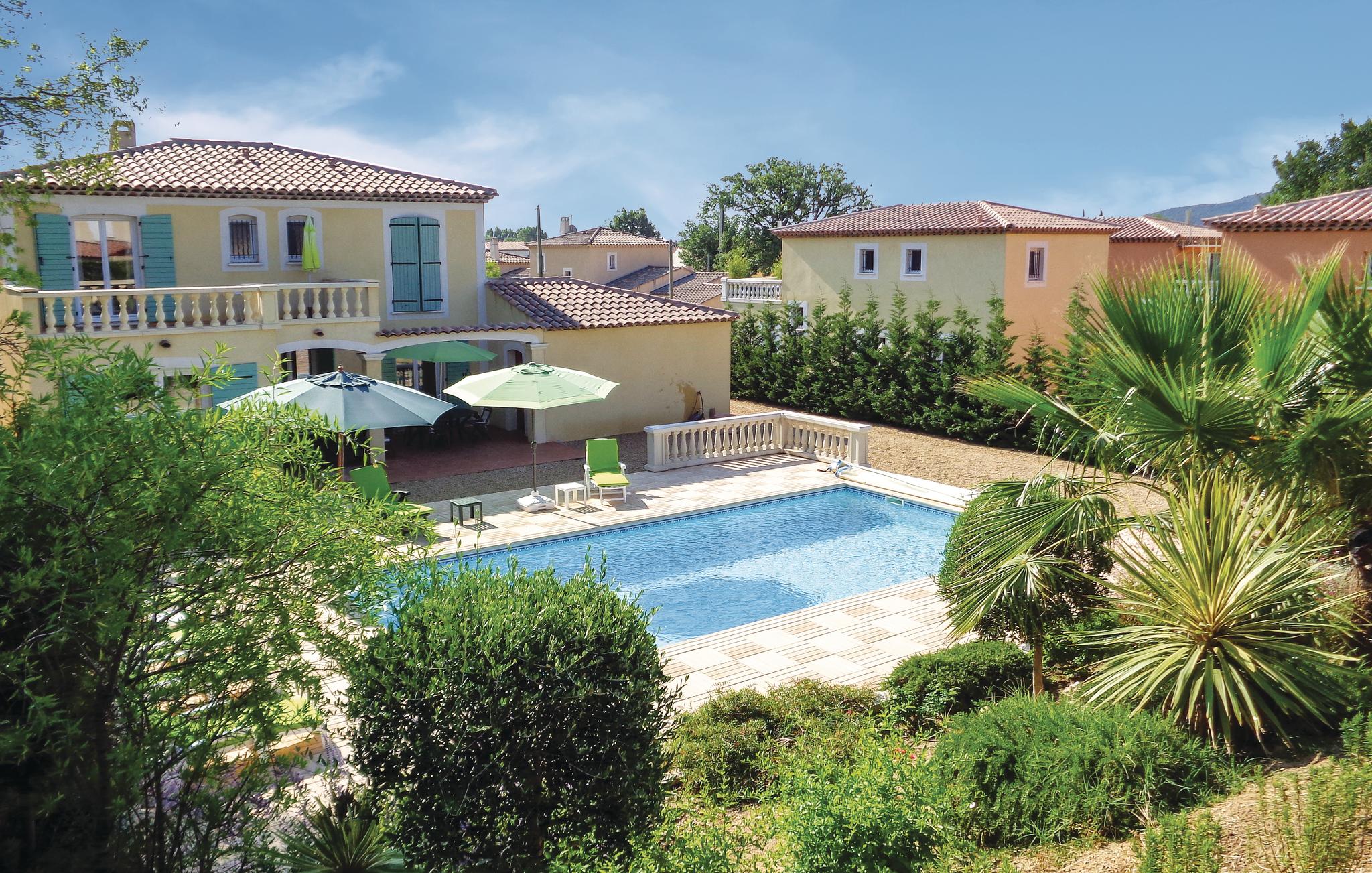 Beautiful home in Roquebrune sur Argens with WiFi, Private swimming pool and Outdoor swimming pool