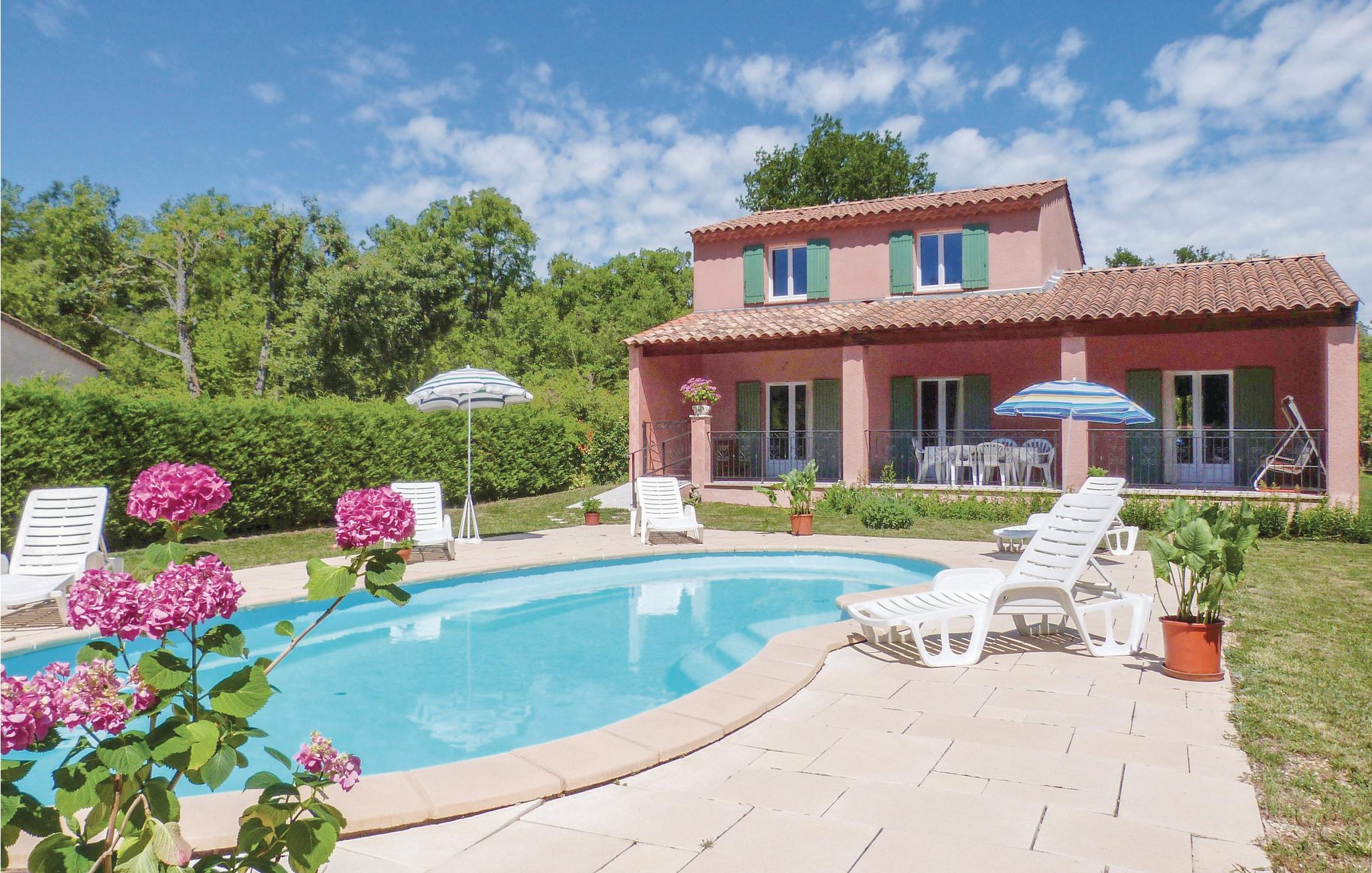 Amazing home in Céreste with 4 Bedrooms and Outdoor swimming pool