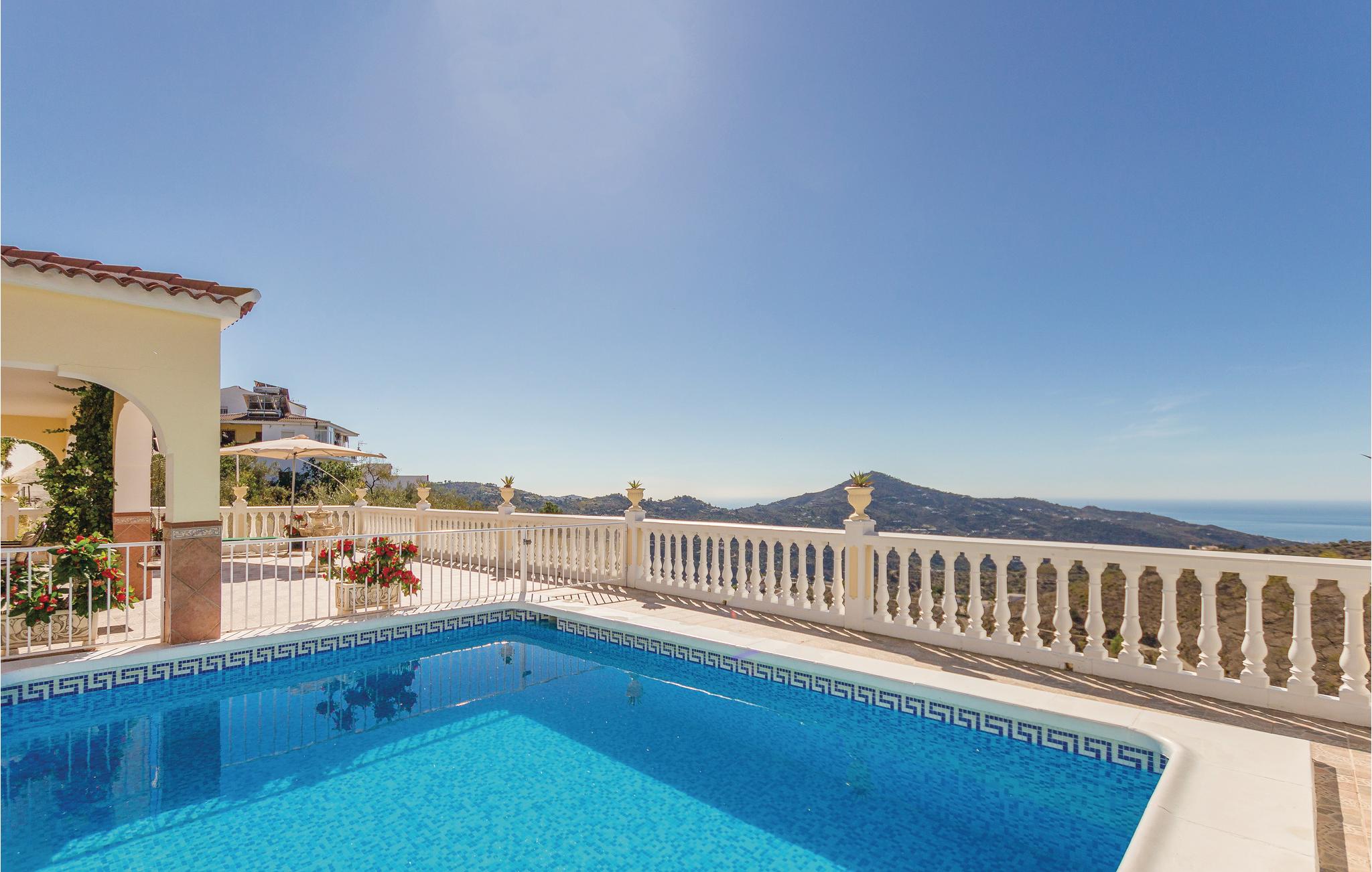 Awesome home in Corumbela with 3 Bedrooms, WiFi and Outdoor swimming pool