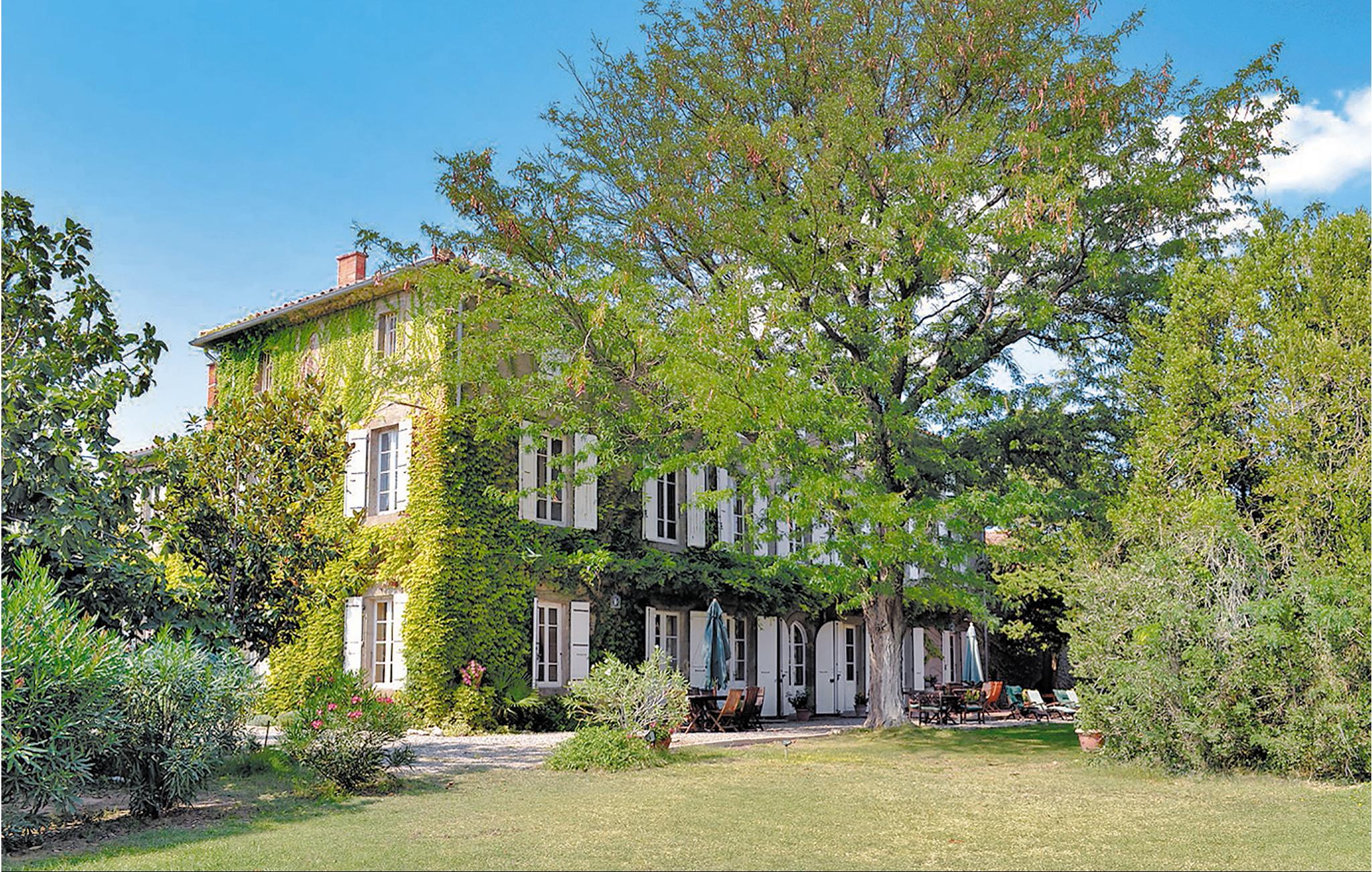 Awesome home in Escales with 7 Bedrooms, Private swimming pool and Outdoor swimming pool